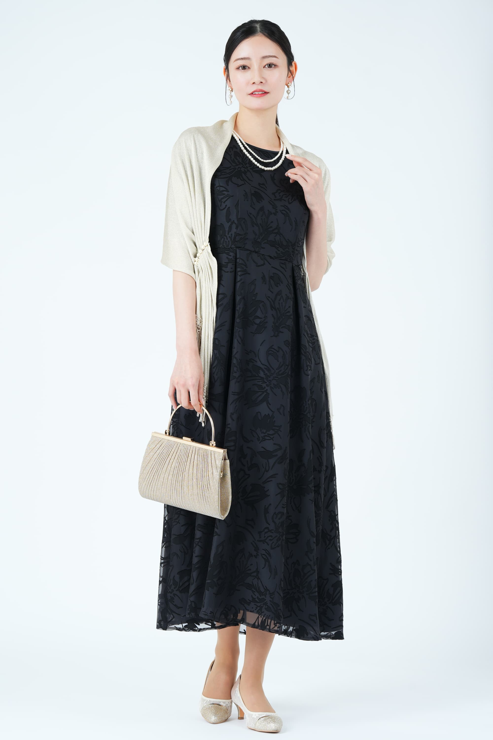サテンオパール線画フラワーブラックドレス