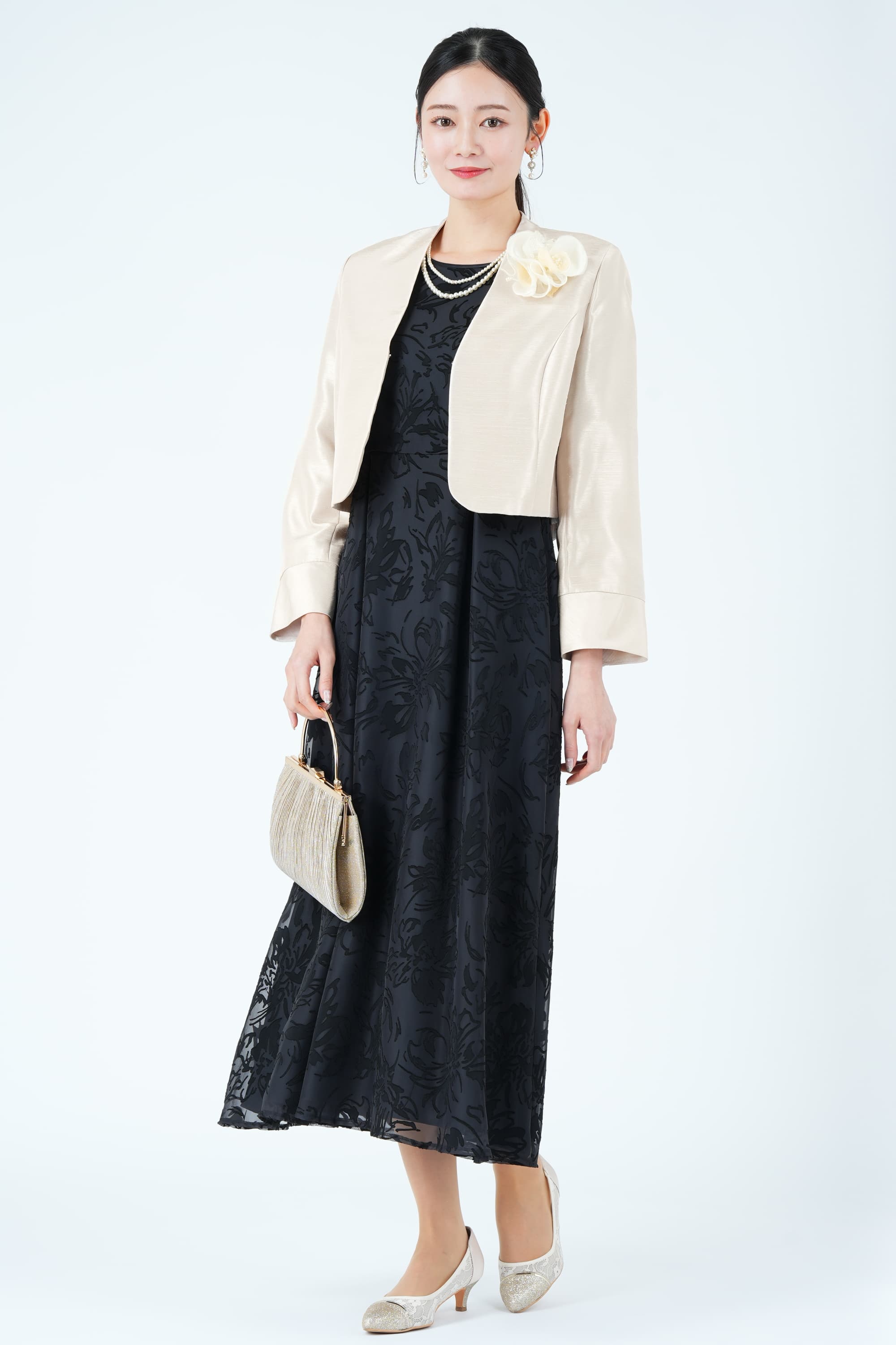 サテンオパール線画フラワーブラックドレス