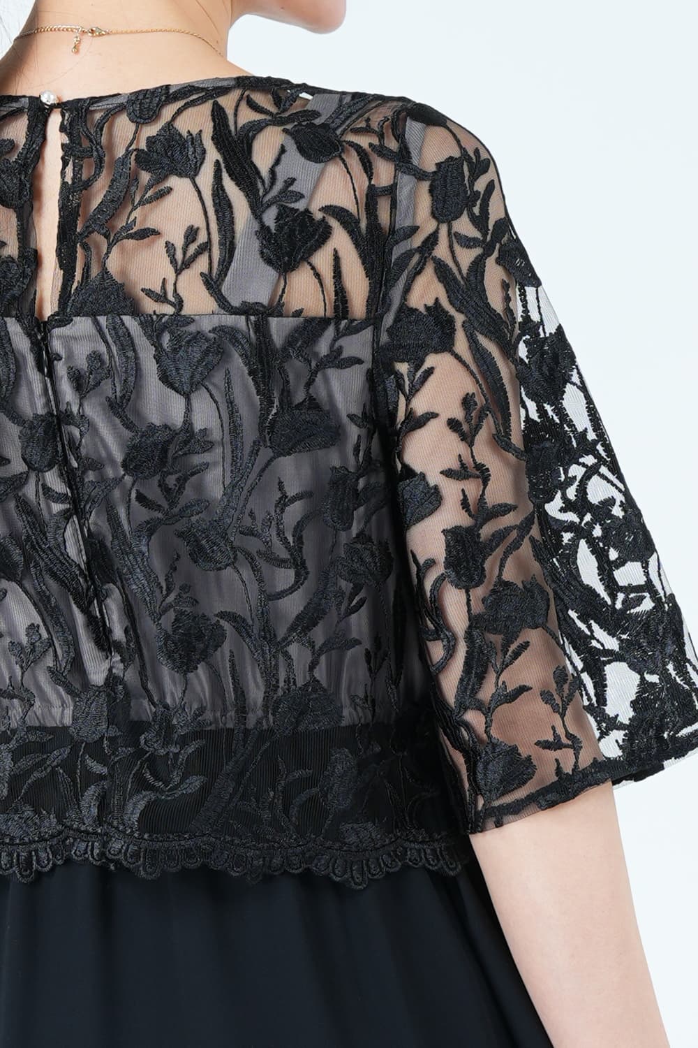 フラワー刺繍イレギュラーヘムブラックドレス