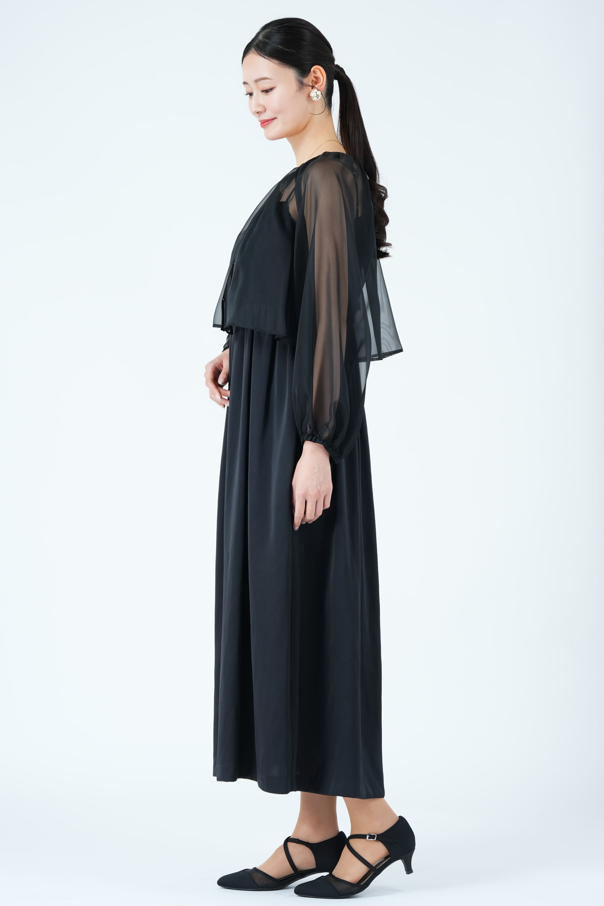 シアーボレロ&times;立体フラワー刺繍ブラックドレス