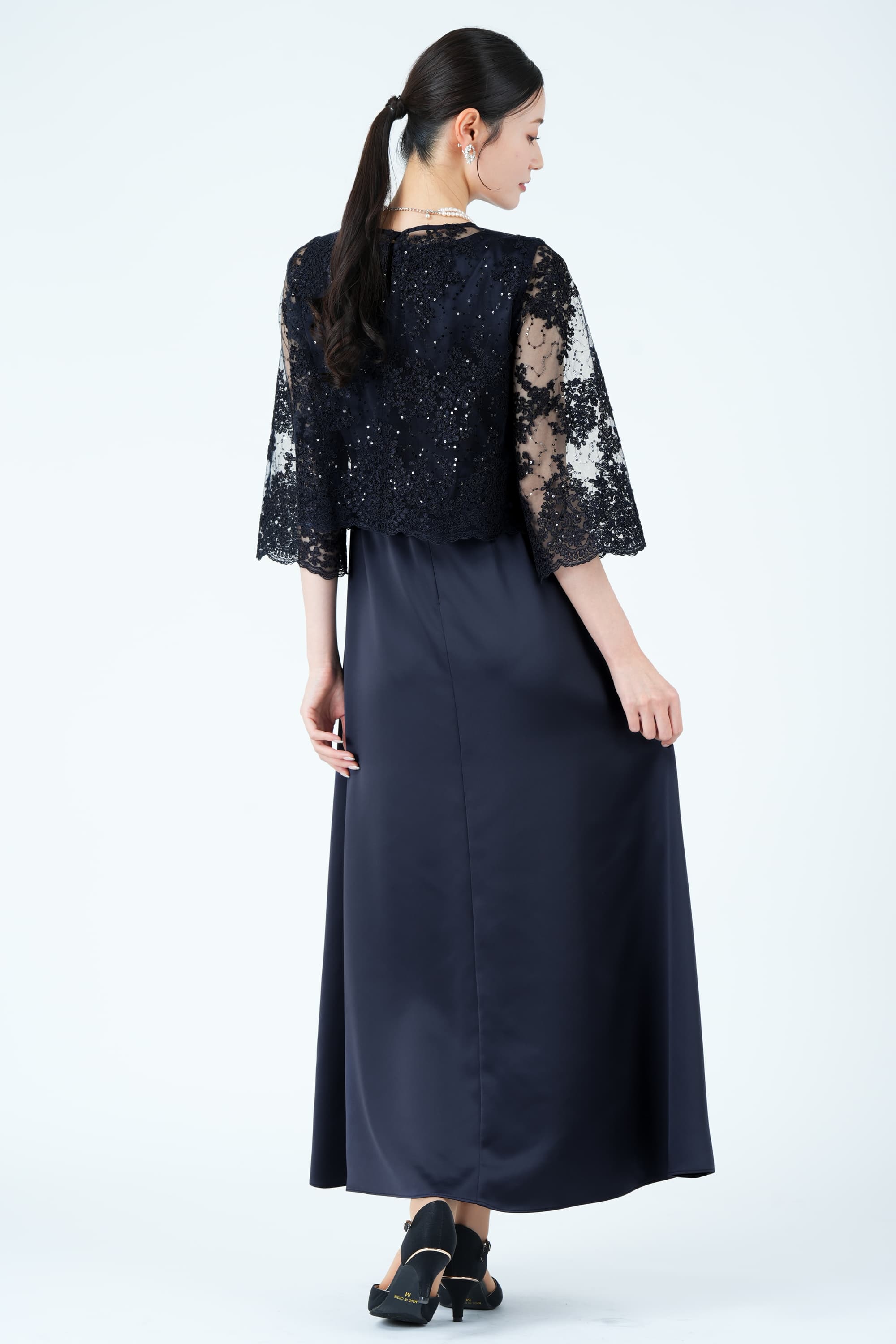 シャイニーレースレイヤード上質サテンネイビードレス