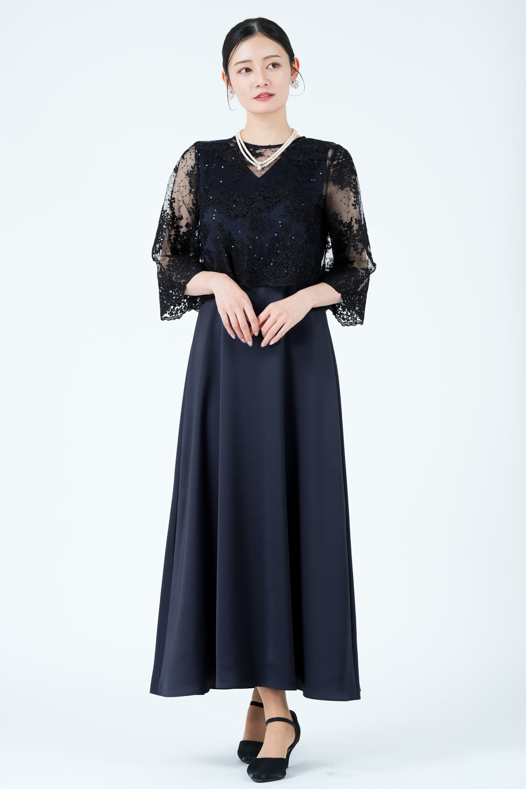 シャイニーレースレイヤード上質サテンネイビードレス