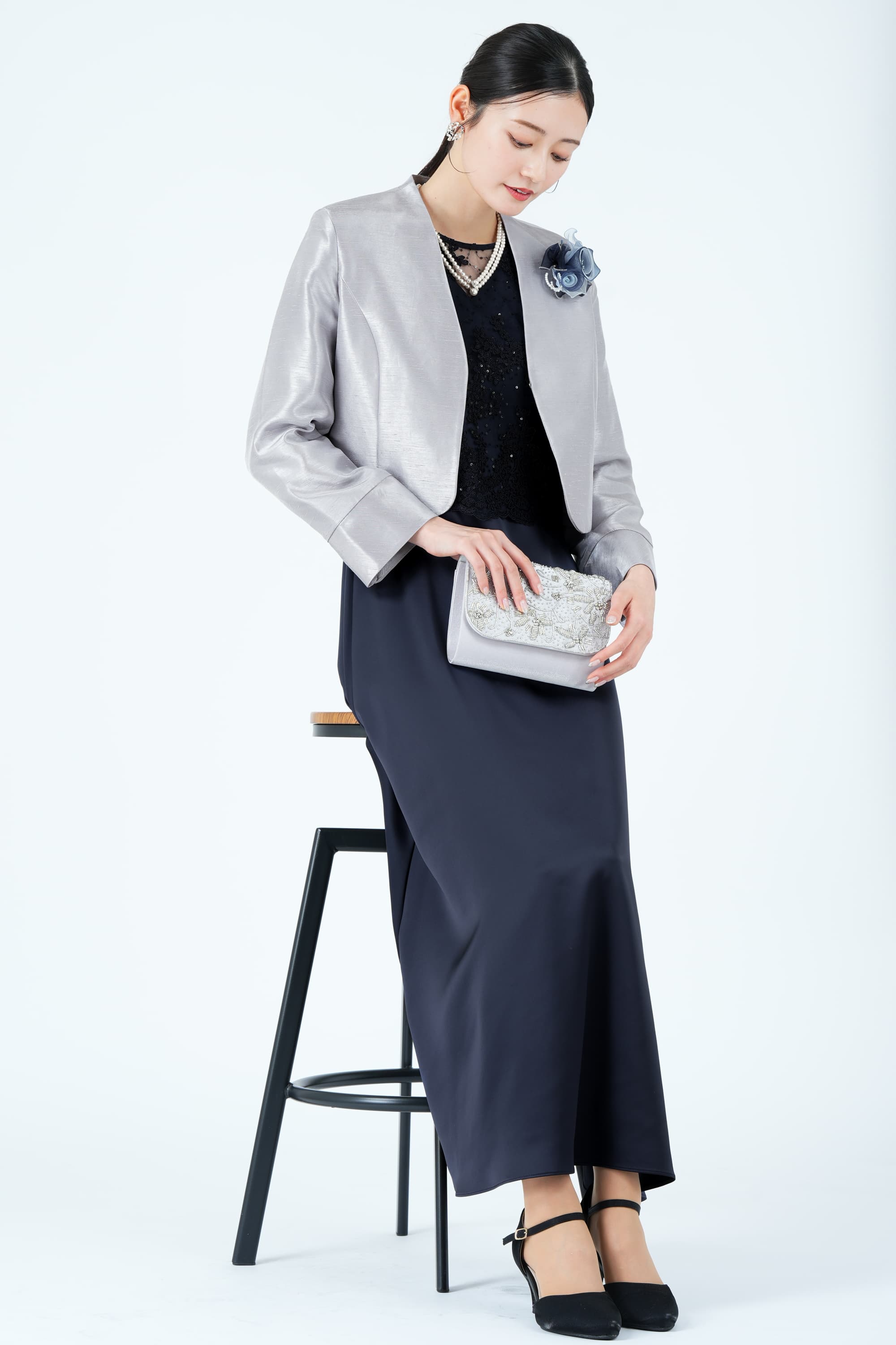 シャイニーレースレイヤード上質サテンネイビードレス