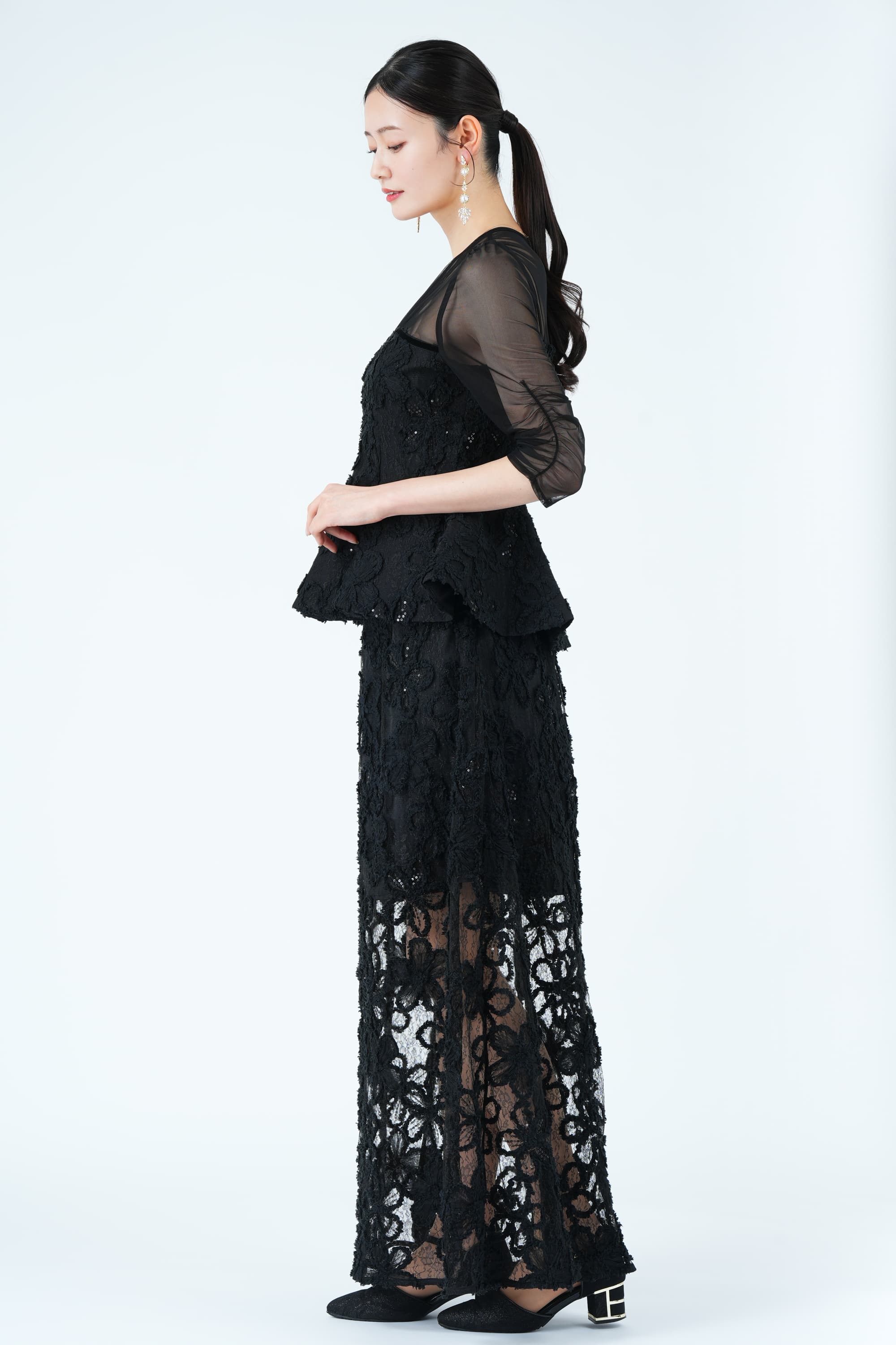 花柄レースペプラムシアーヘムブラックドレス