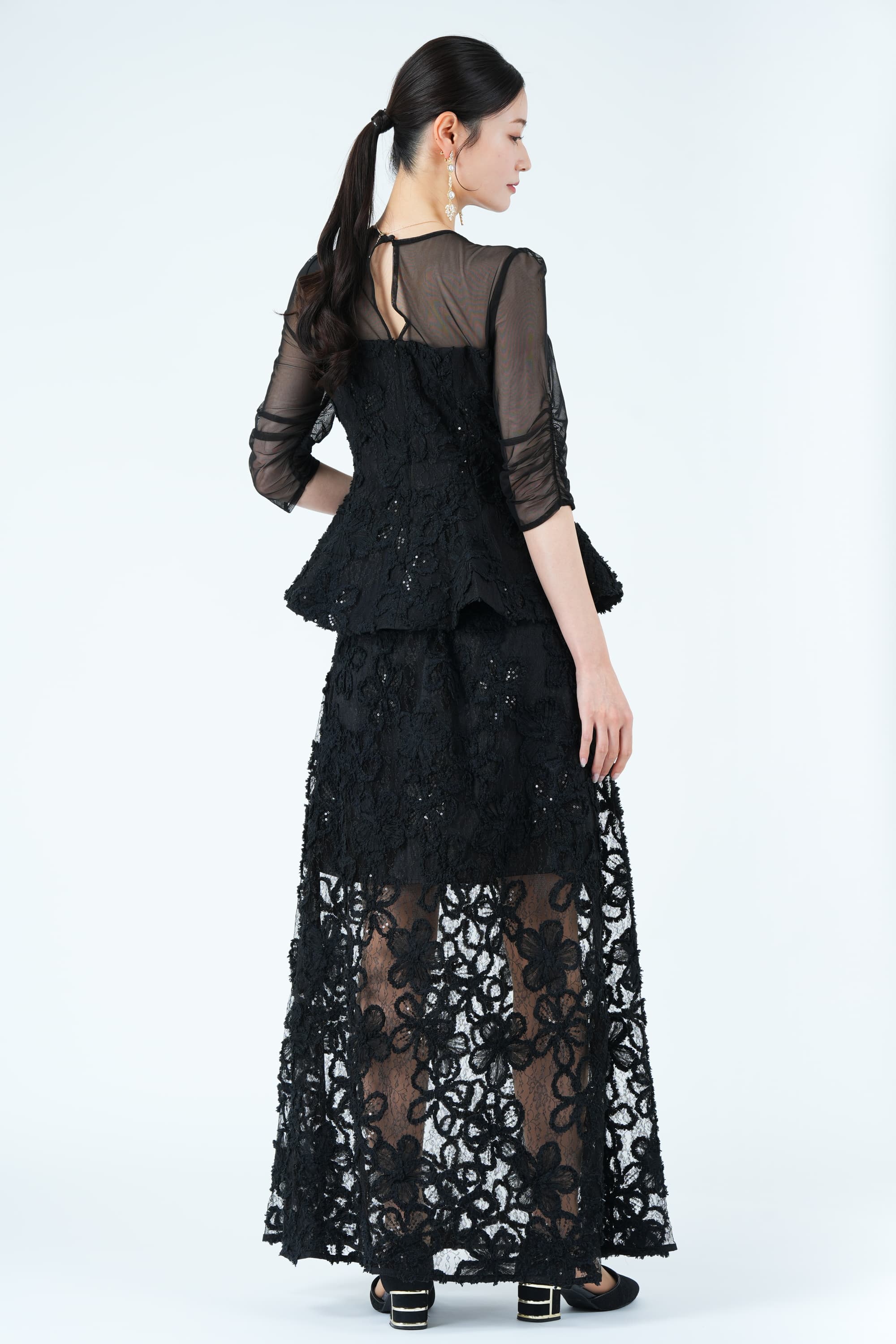 花柄レースペプラムシアーヘムブラックドレス
