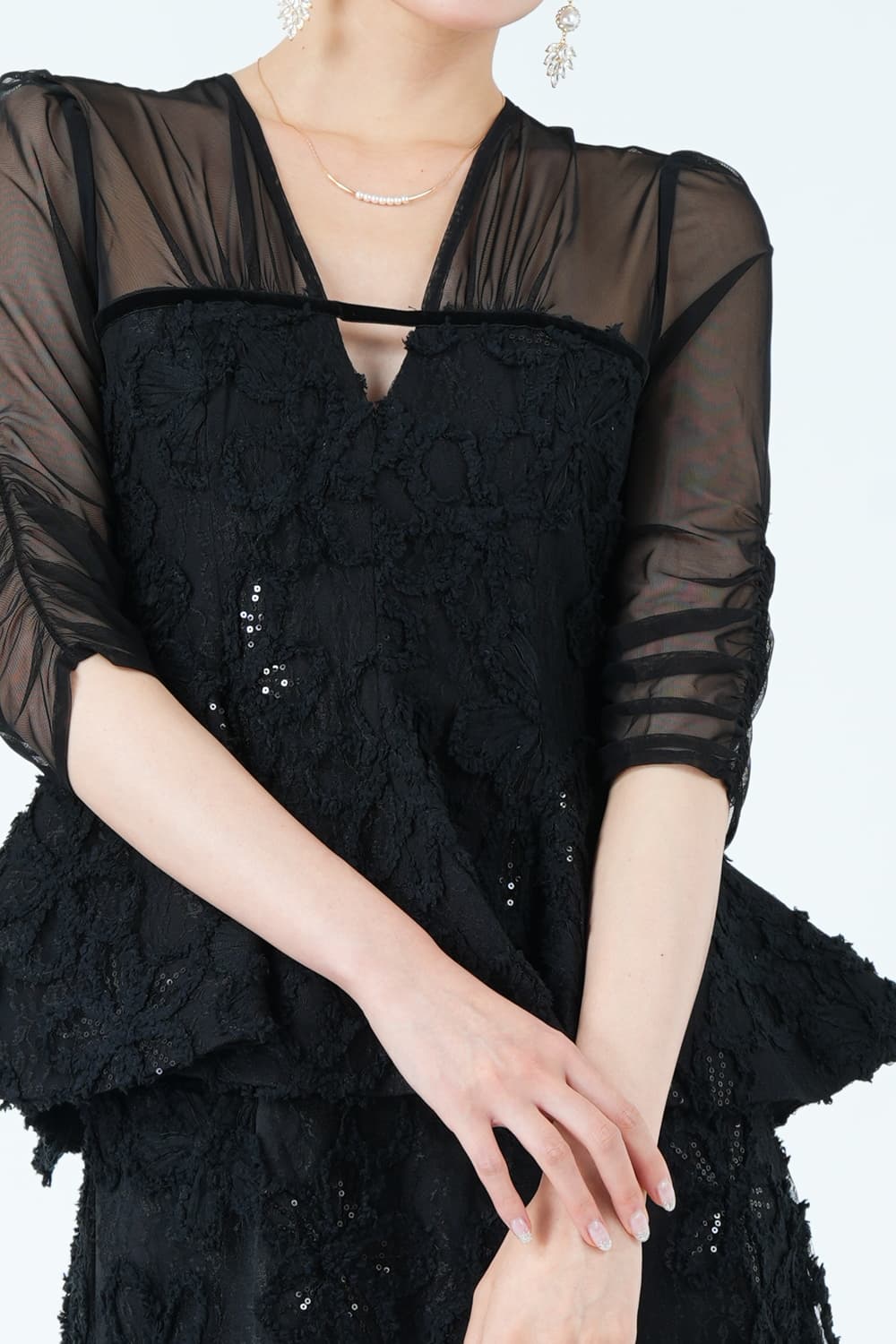 花柄レースペプラムシアーヘムブラックドレス