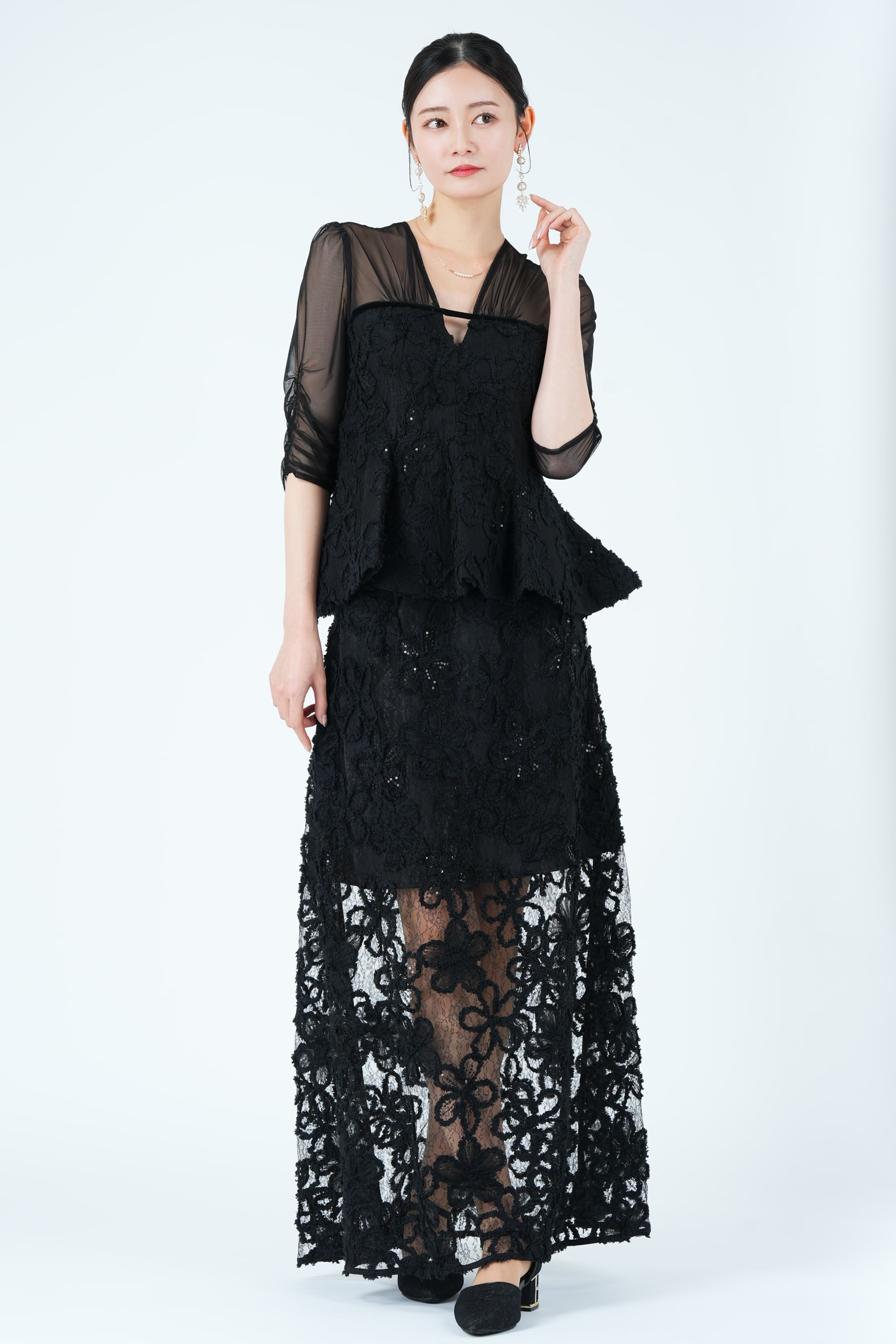 花柄レースペプラムシアーヘムブラックドレス