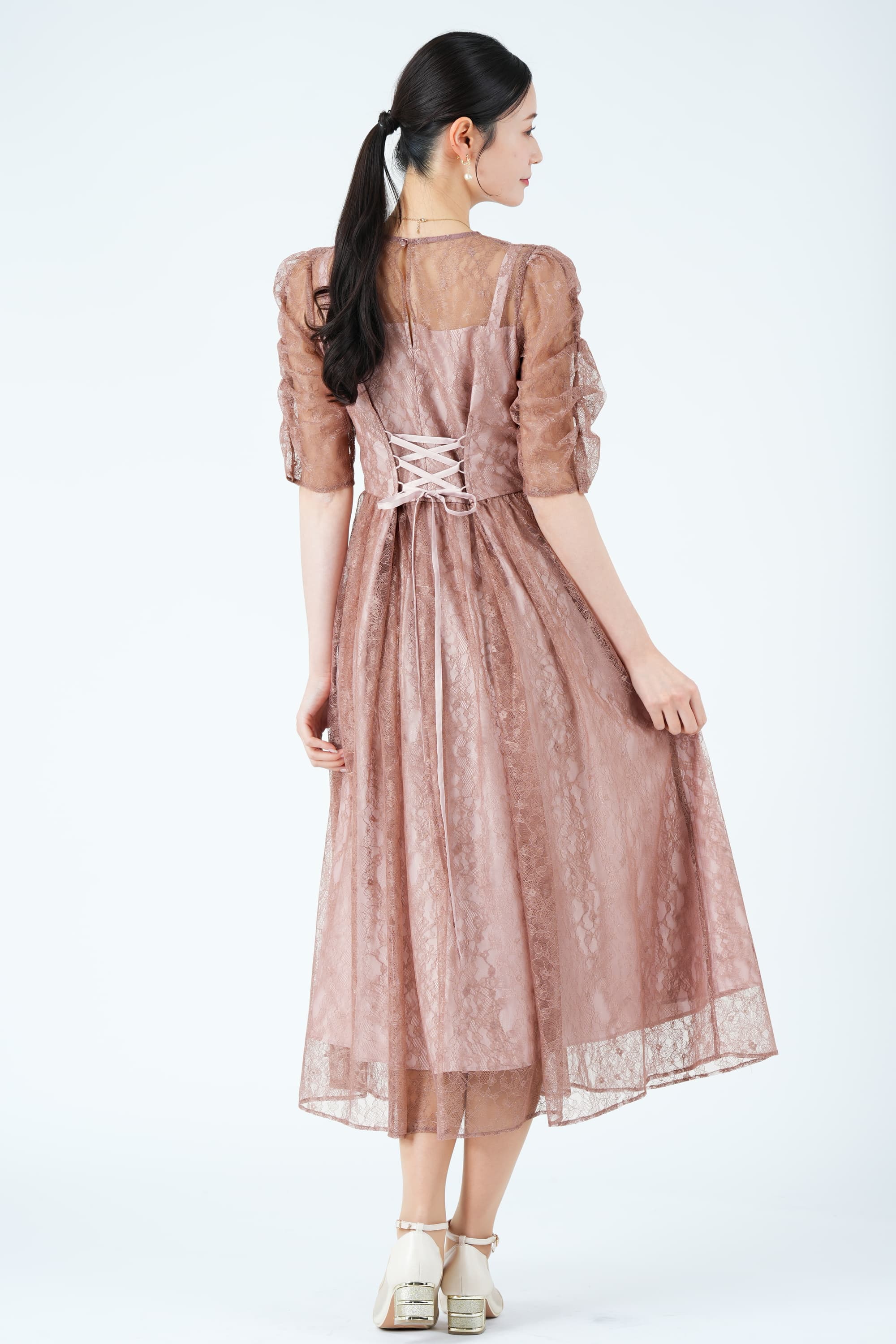 繊細ラメレースピンクドレス