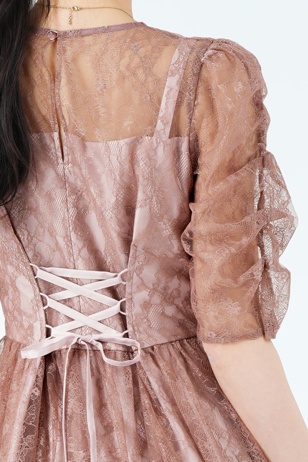 繊細ラメレースピンクドレス