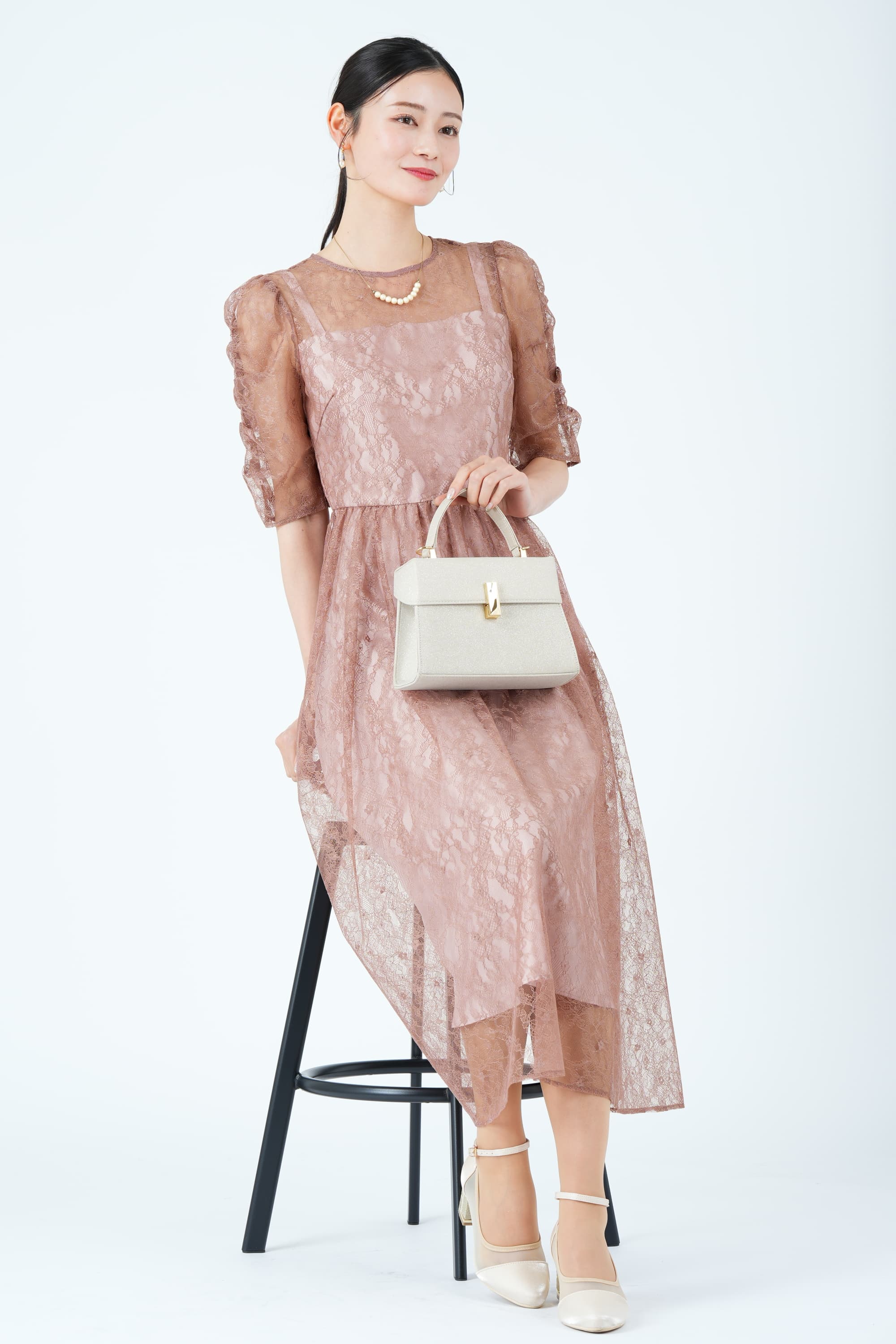 繊細ラメレースピンクドレス