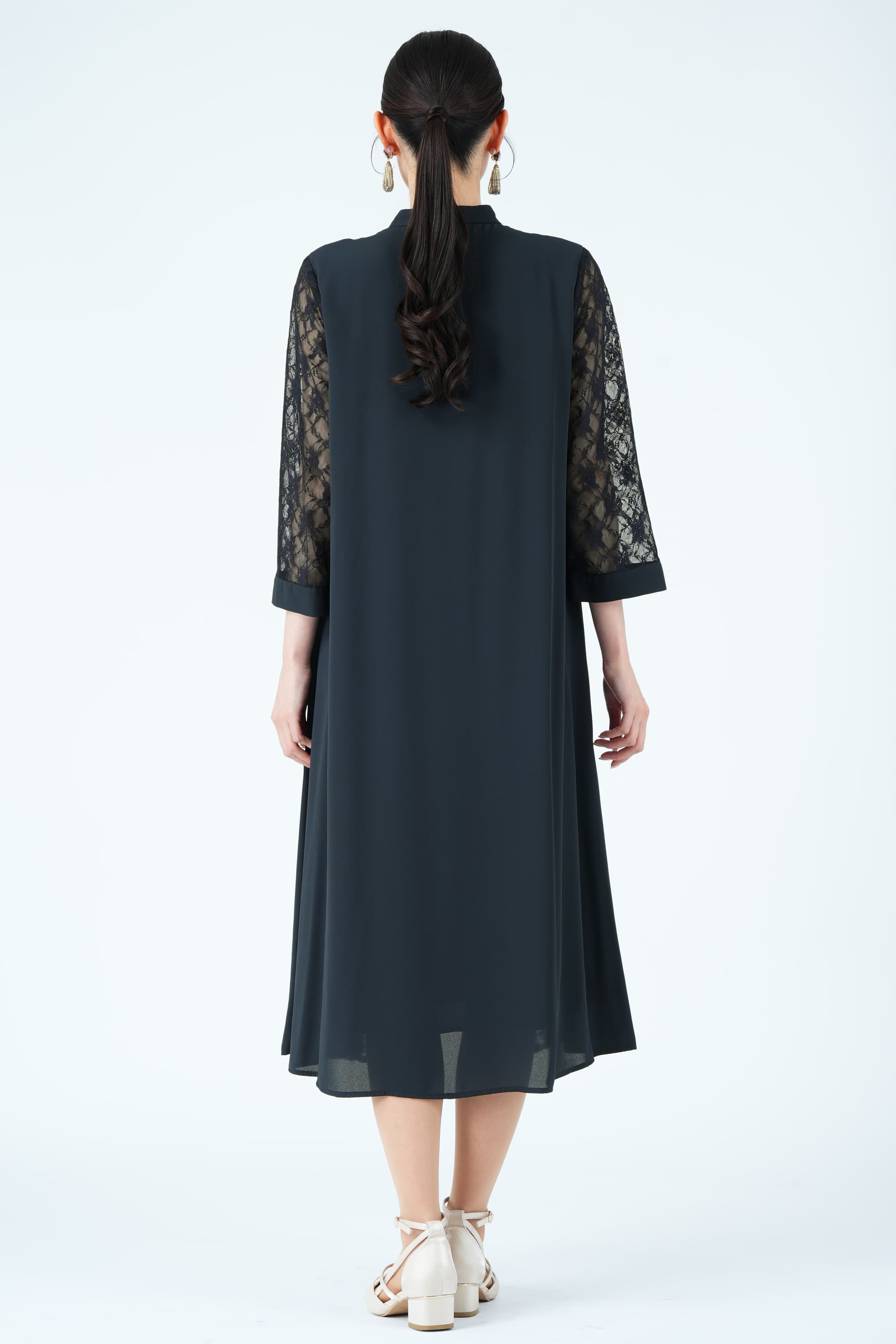 フロントレース縦ラインスタンドカラーネイビードレス