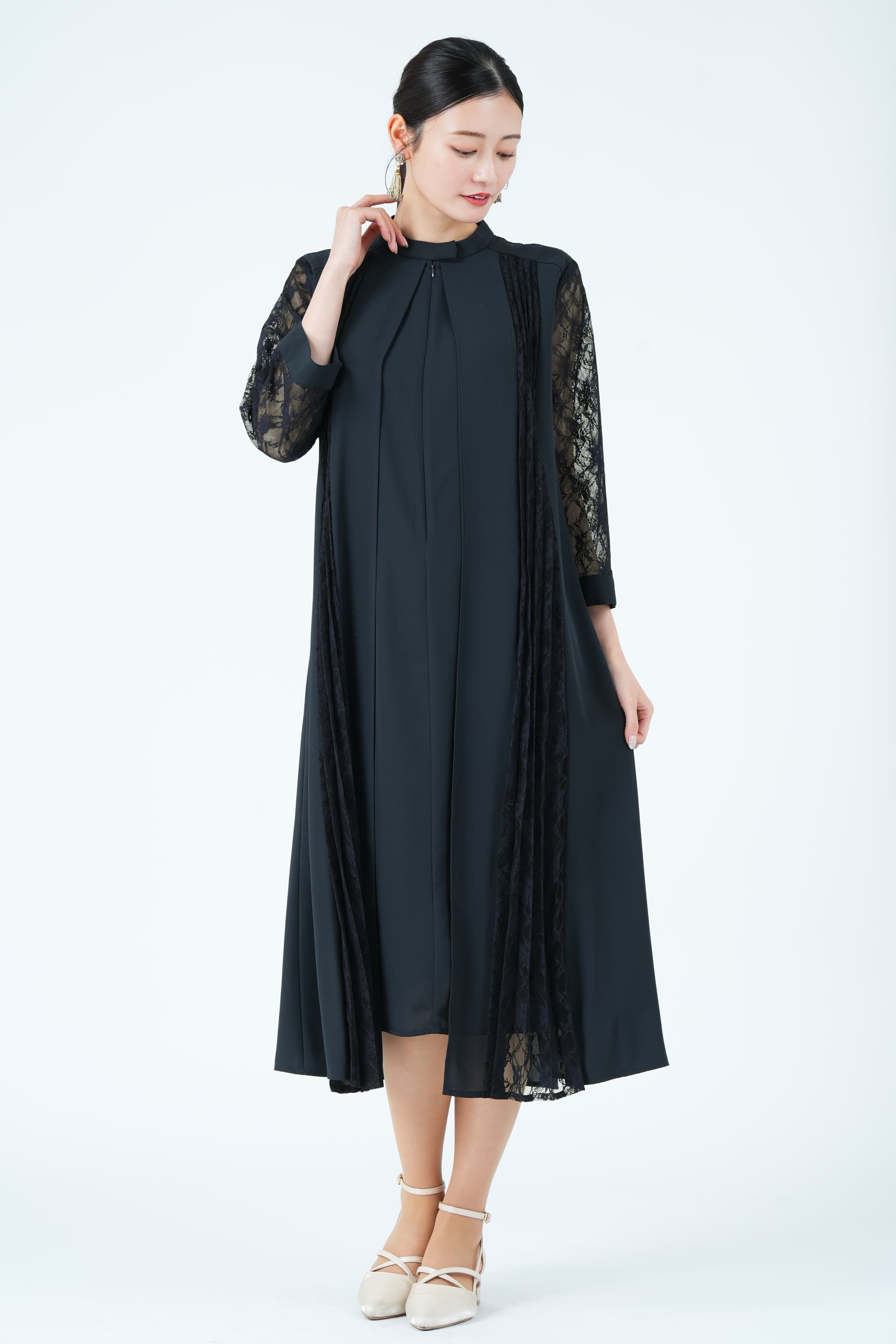 フロントレース縦ラインスタンドカラーネイビードレス
