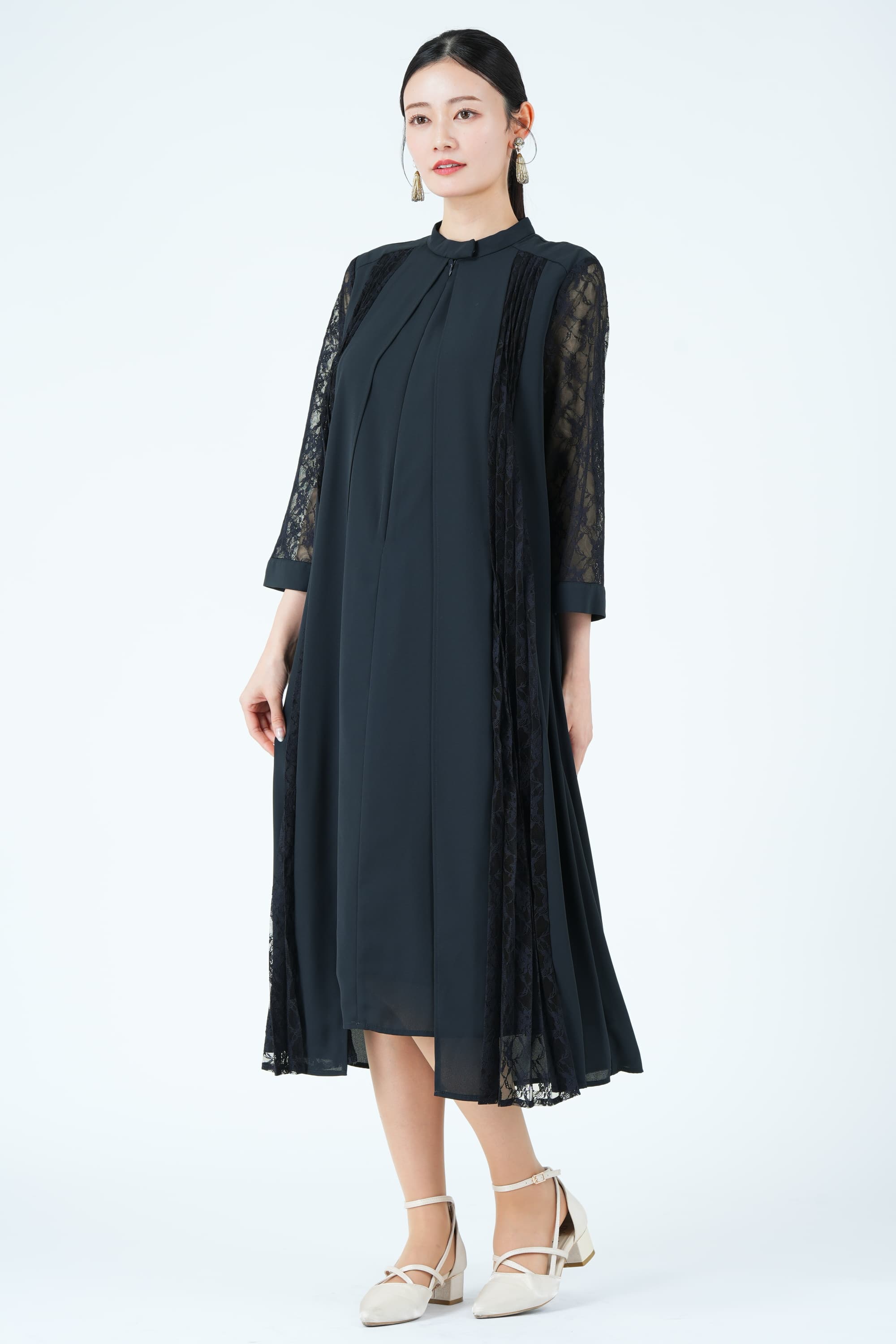 フロントレース縦ラインスタンドカラーネイビードレス