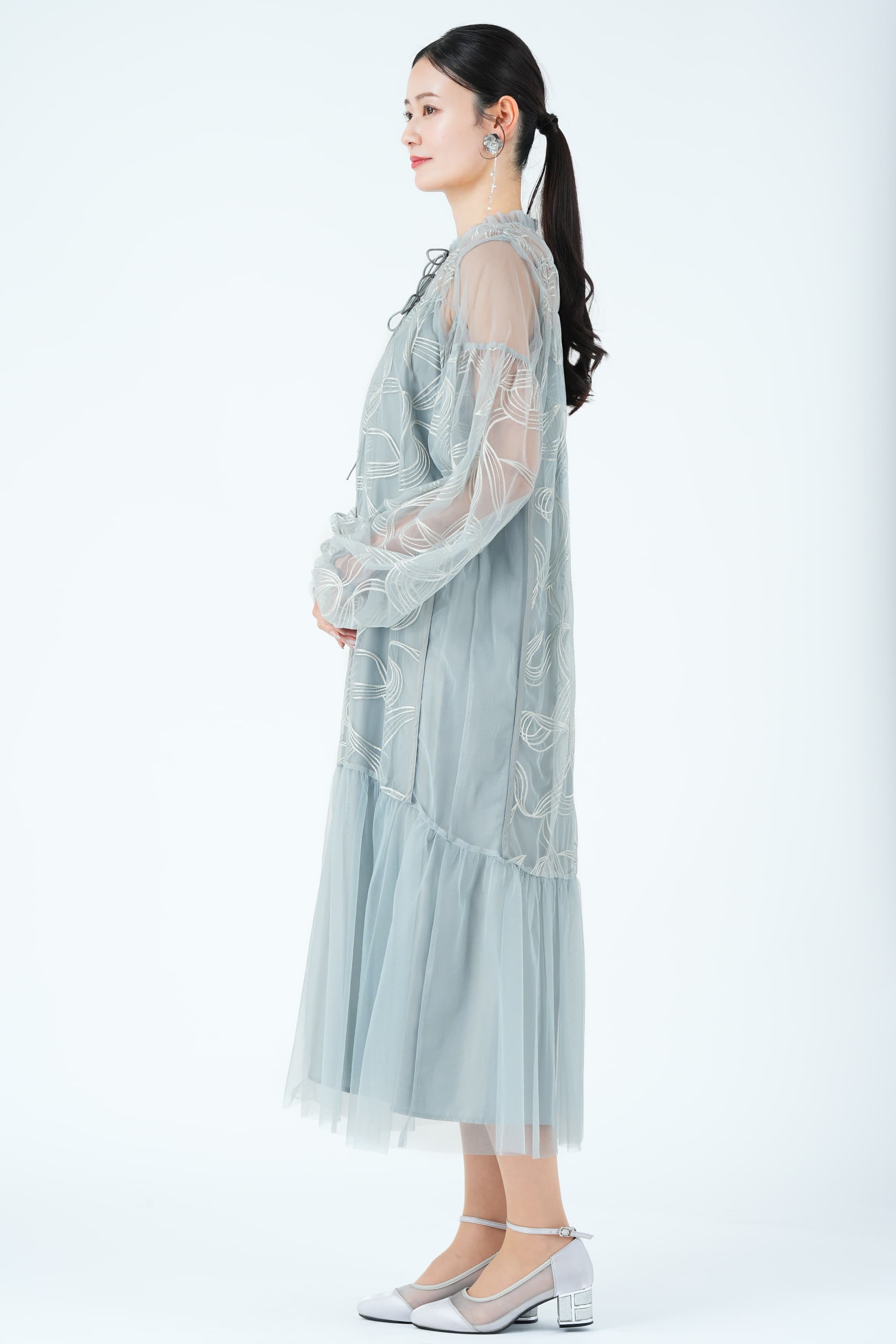 フロートライン刺繍ブルードレス