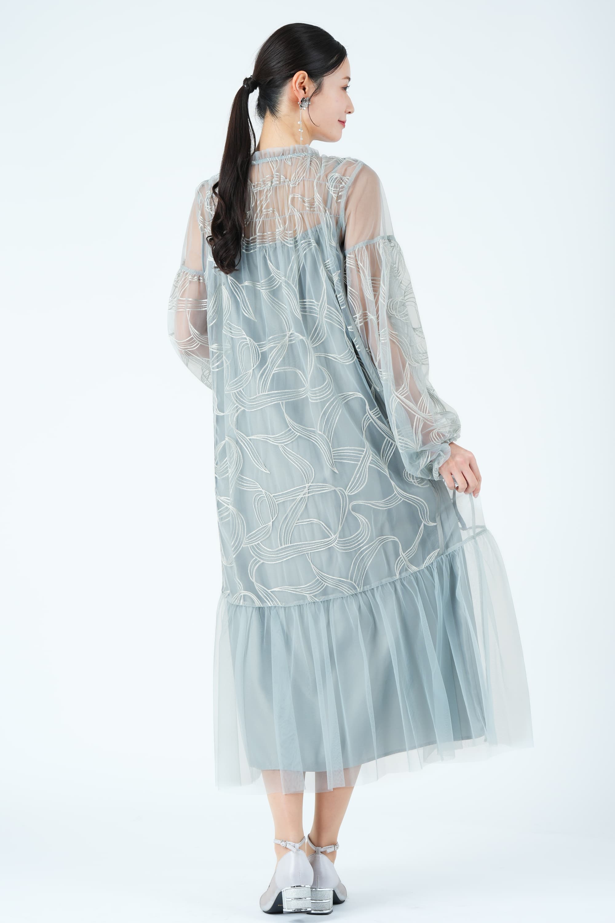 フロートライン刺繍ブルードレス