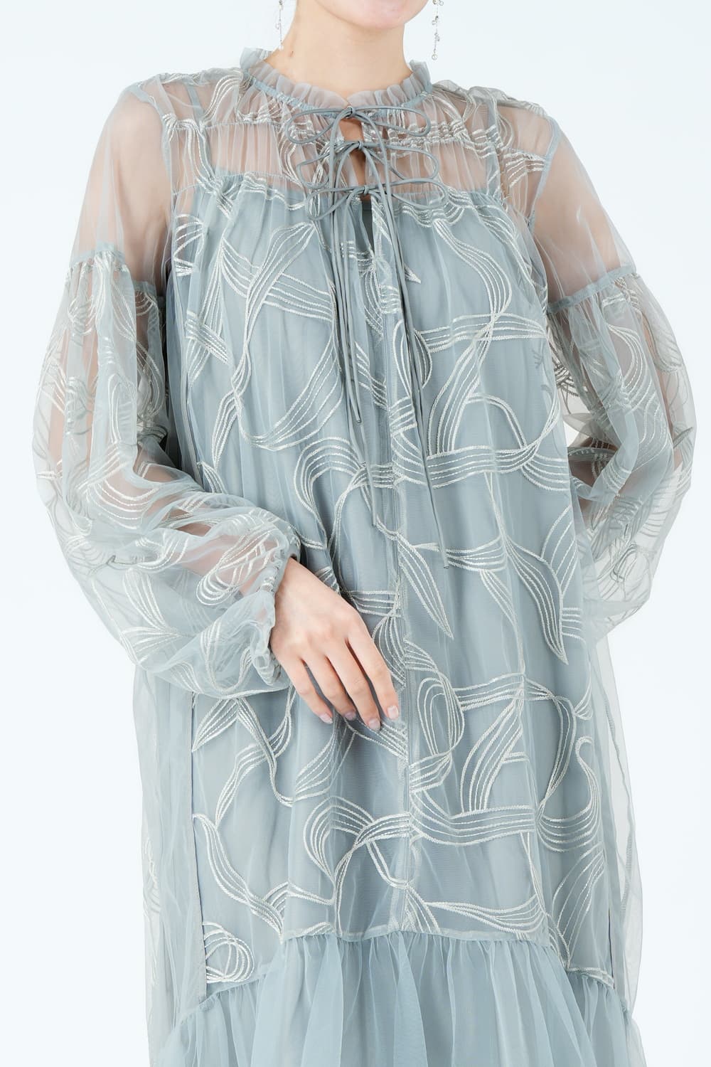 フロートライン刺繍ブルードレス