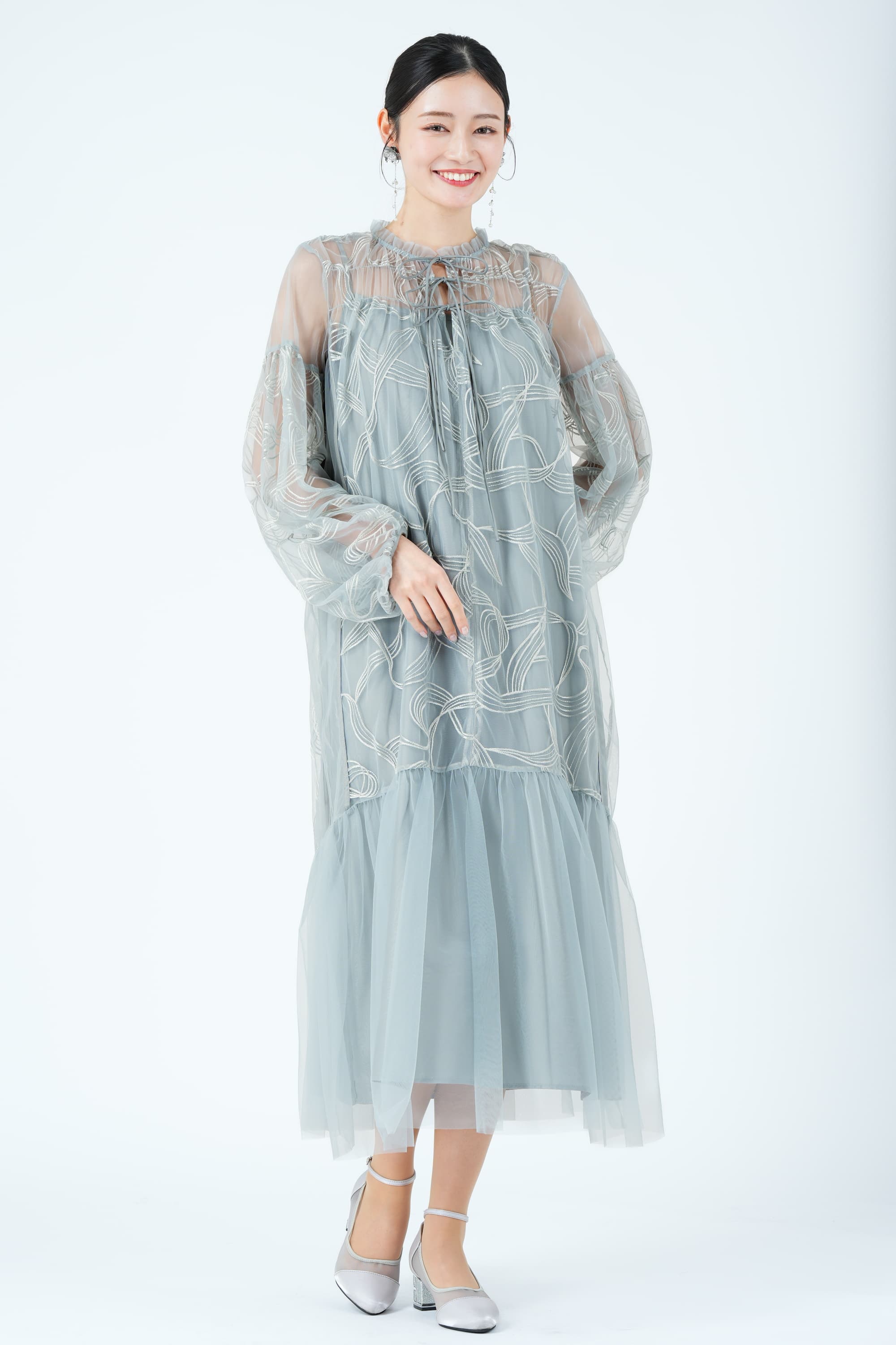 フロートライン刺繍ブルードレス