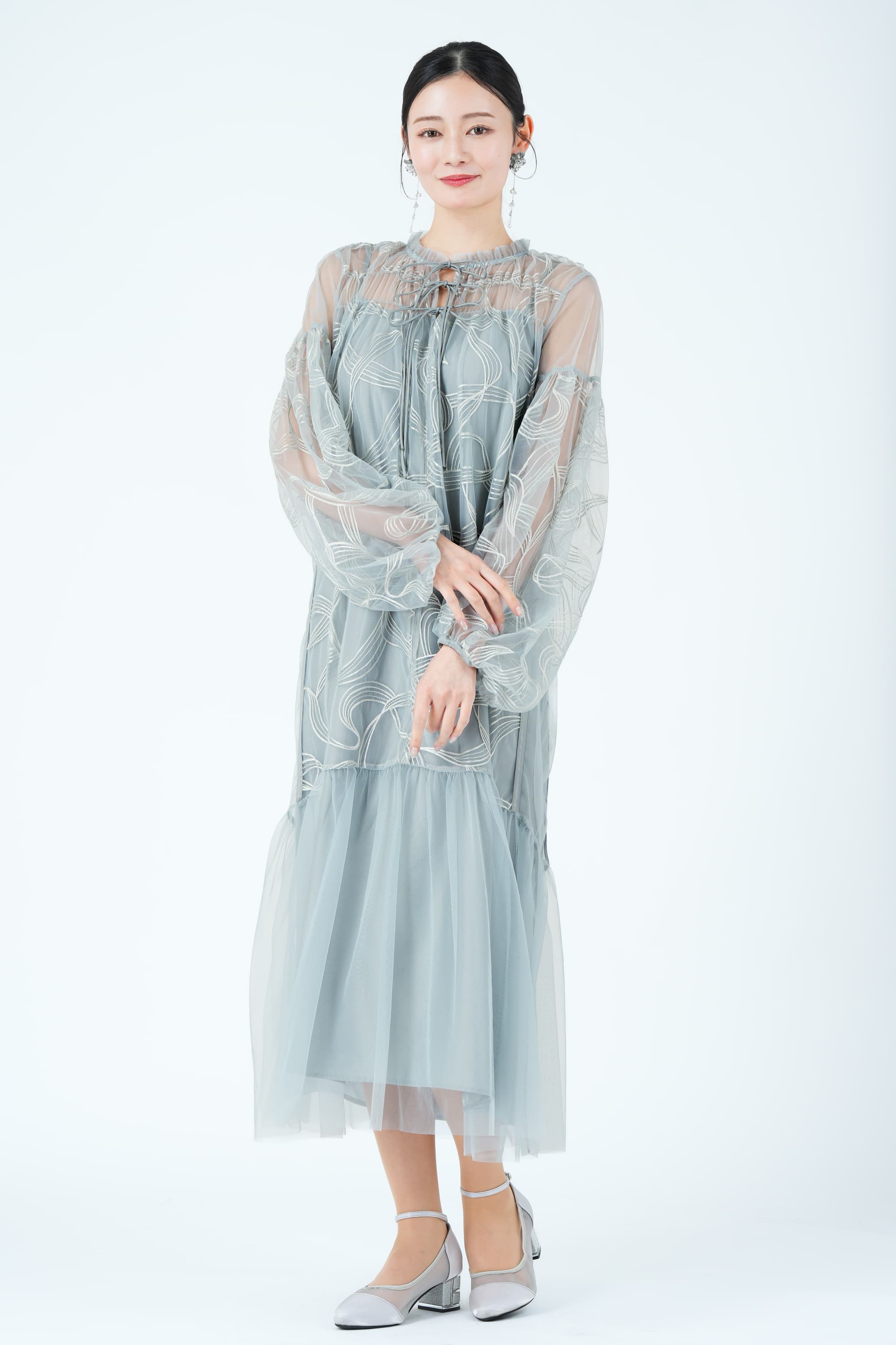 フロートライン刺繍ブルードレス