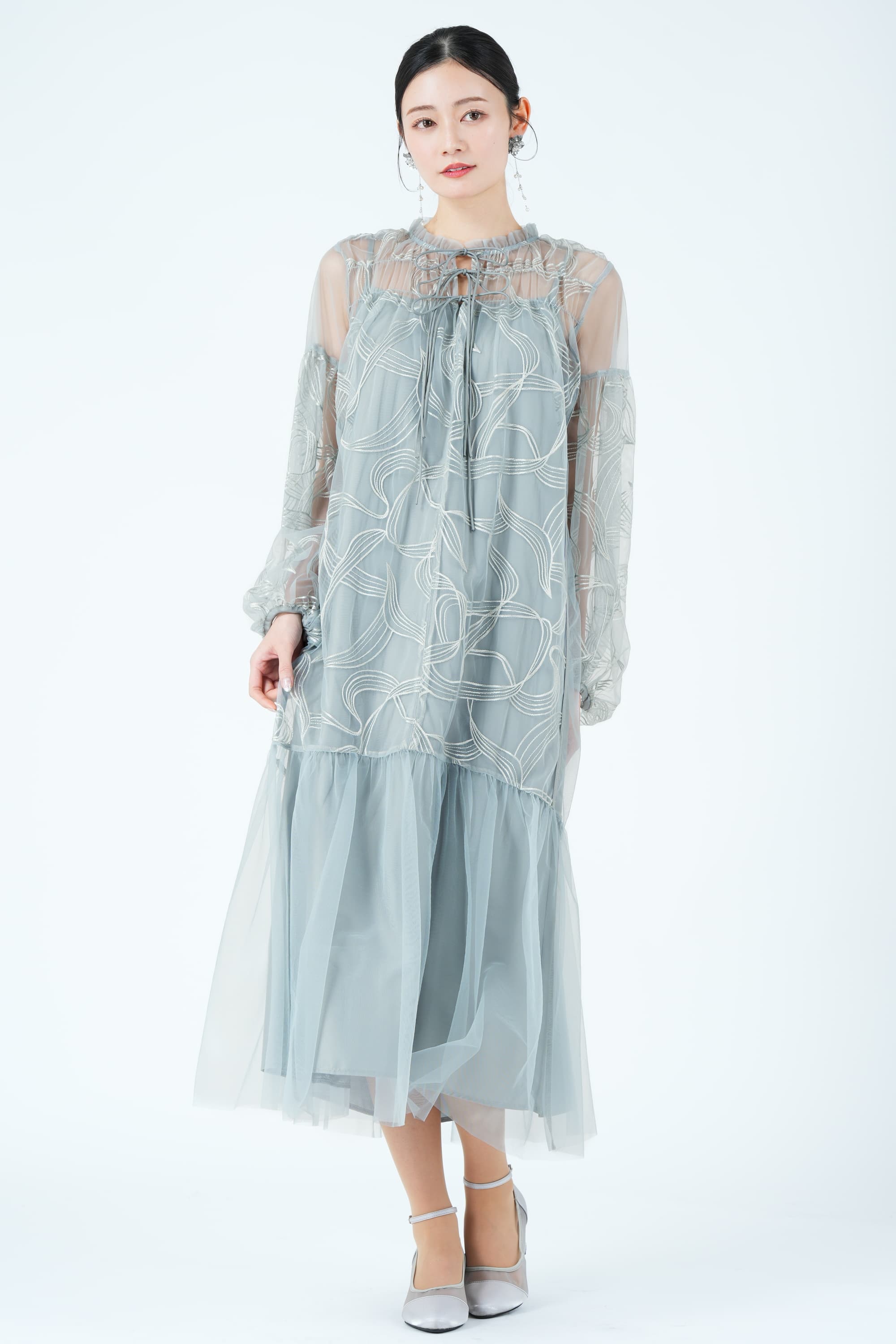 フロートライン刺繍ブルードレス