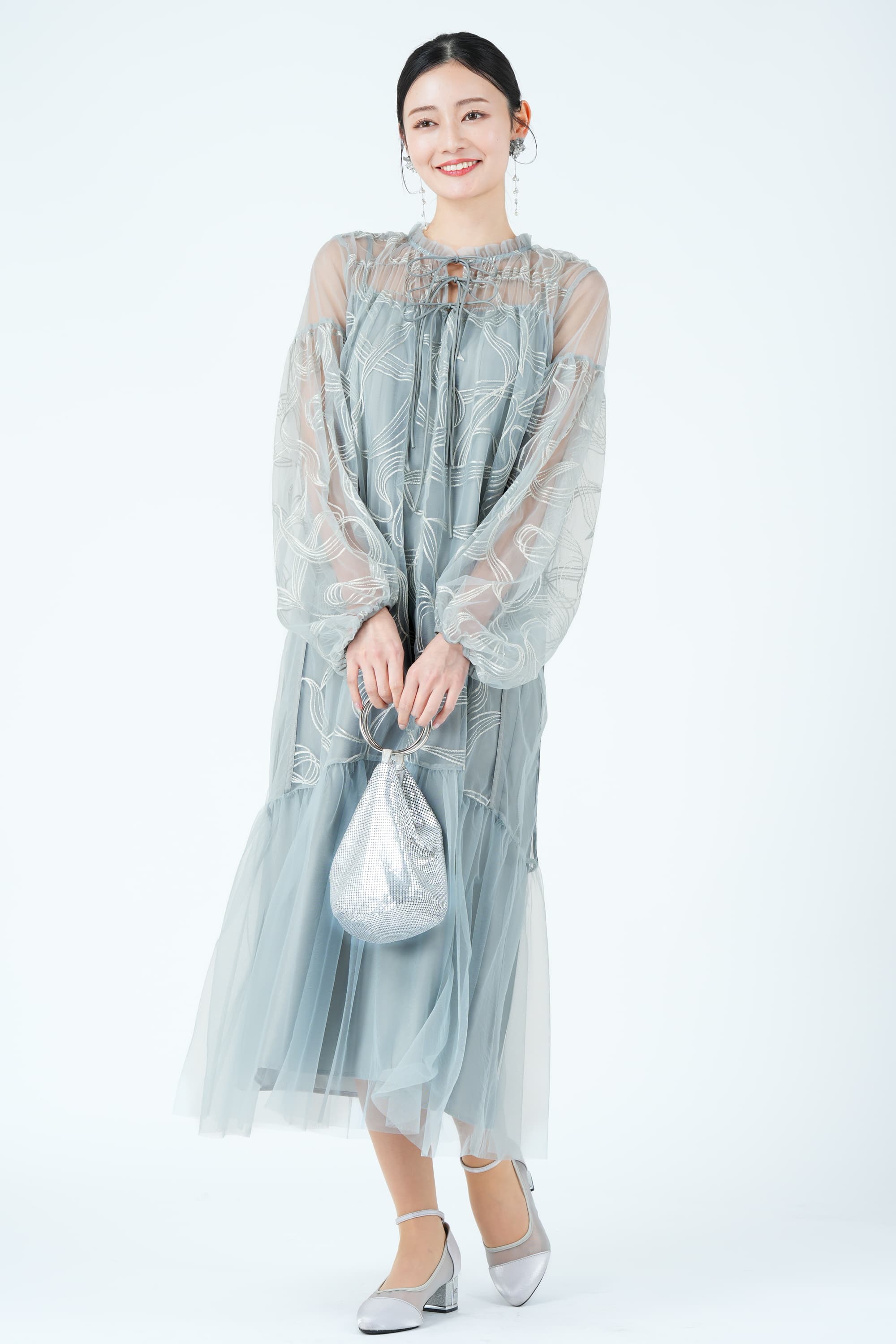 フロートライン刺繍ブルードレス