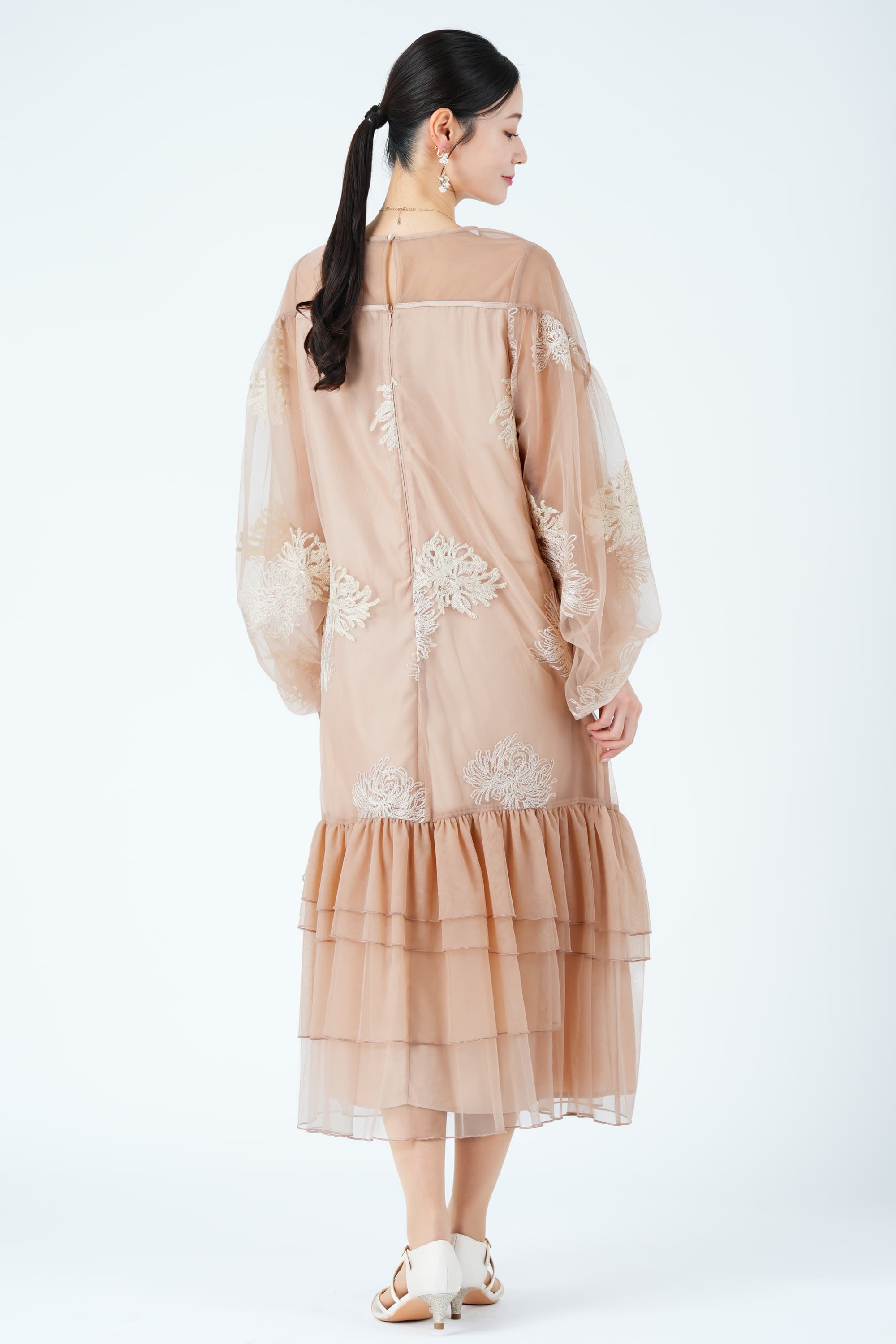 花刺繍バルーンスリーブオレンジドレス