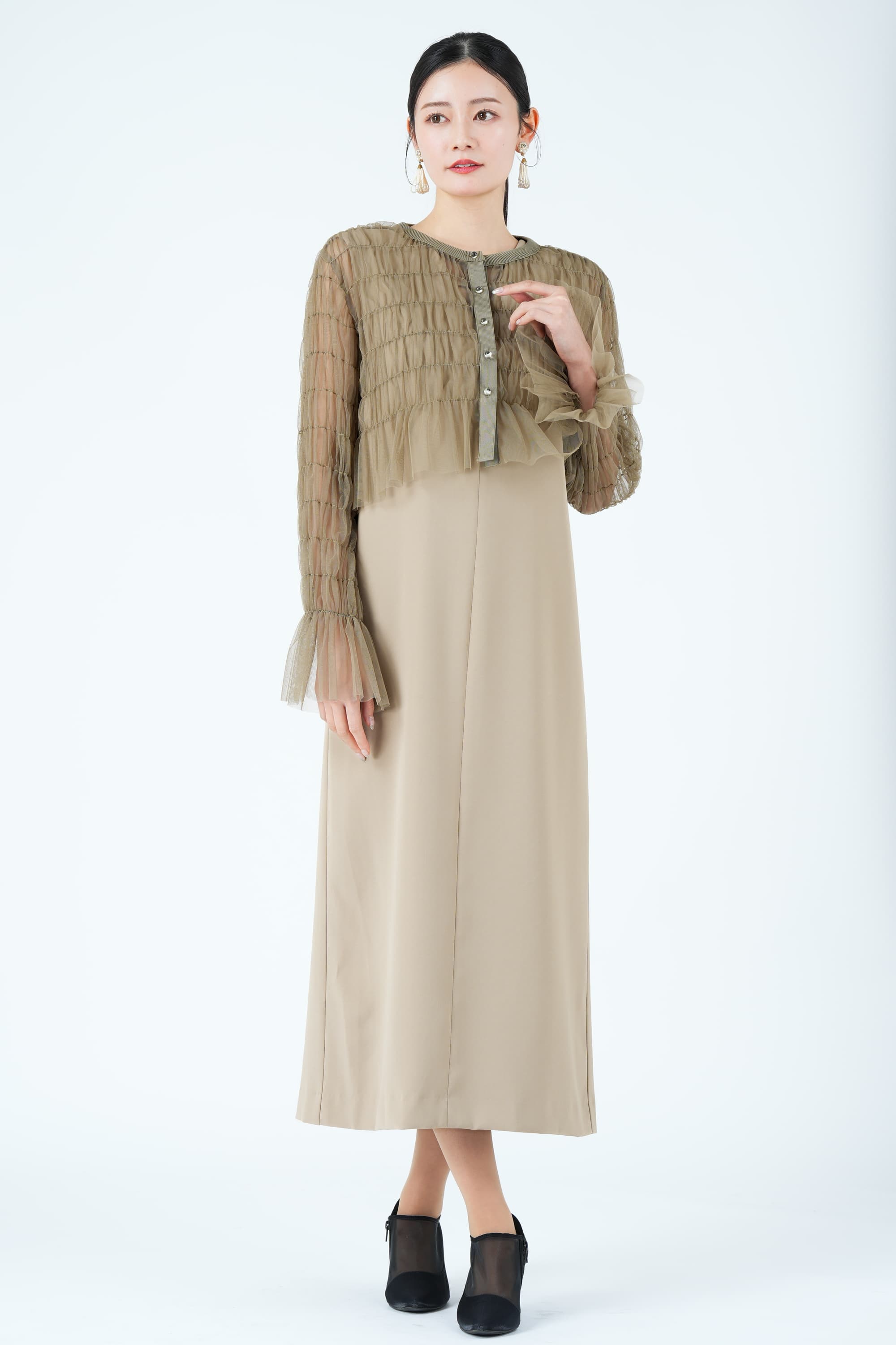 シャーリングチュールブラウス付きベージュドレス