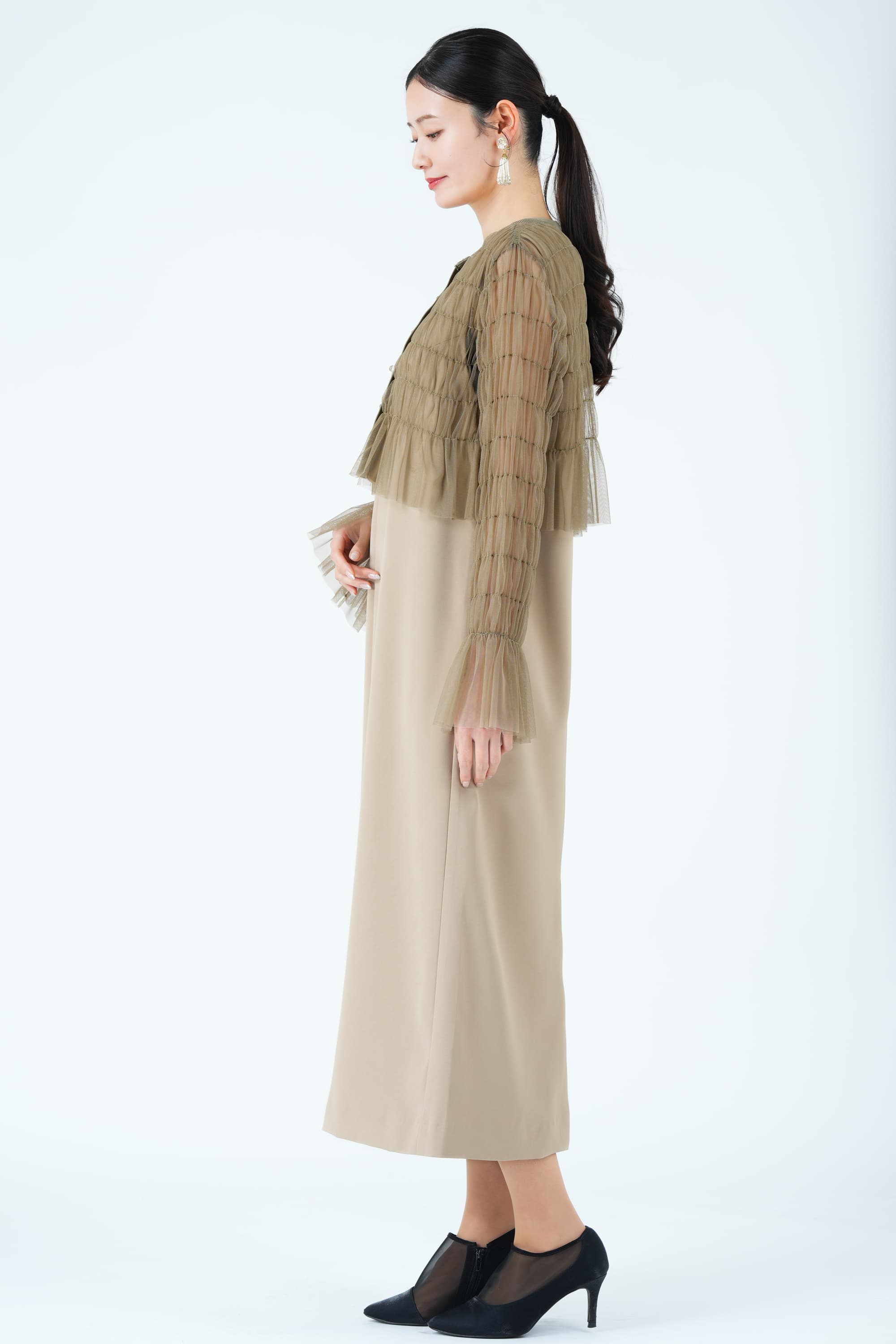 シャーリングチュールブラウス付きベージュドレス