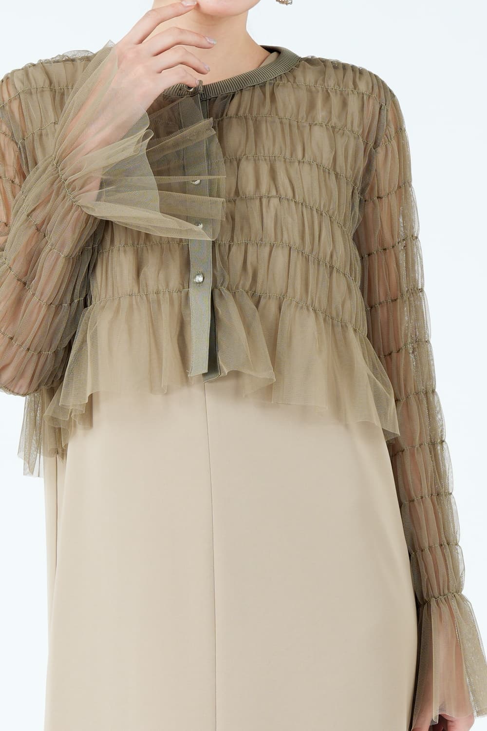シャーリングチュールブラウス付きベージュドレス
