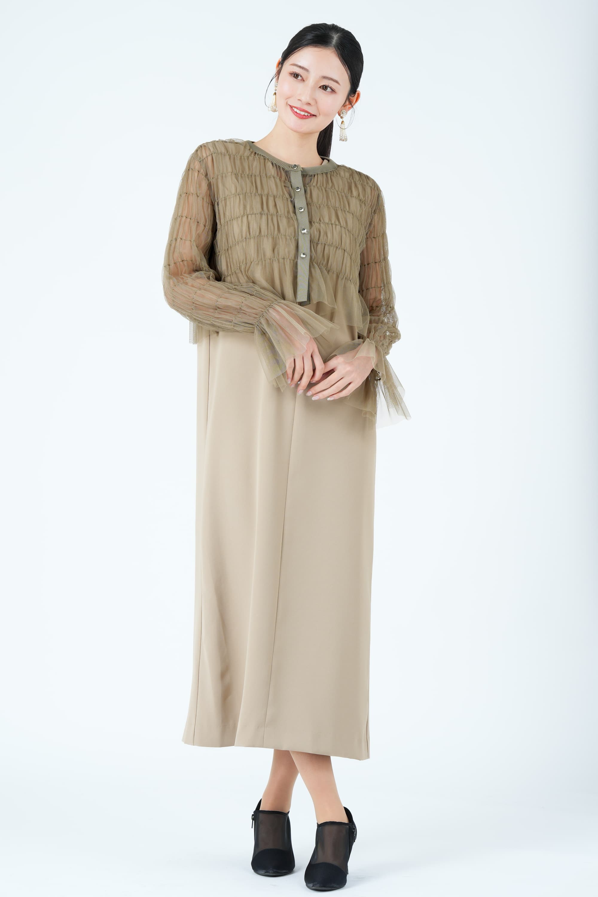 シャーリングチュールブラウス付きベージュドレス