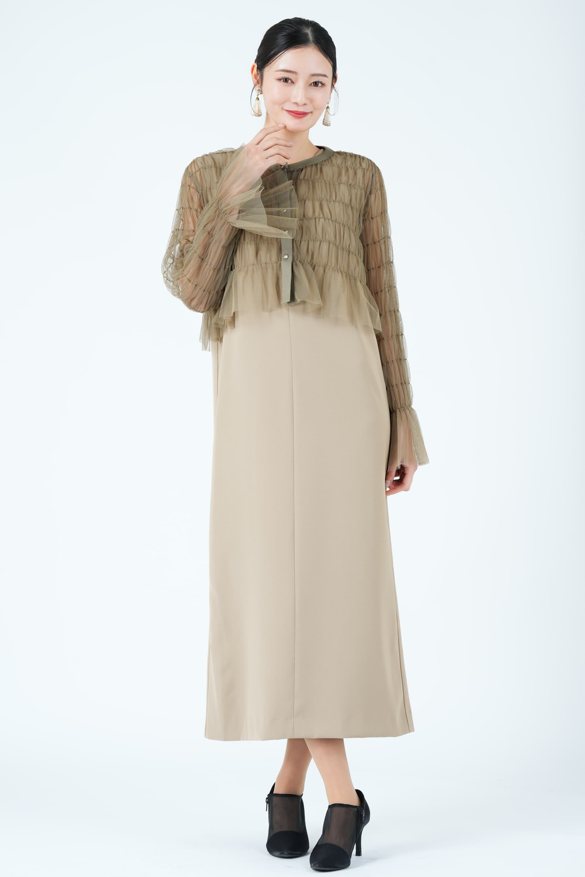 シャーリングチュールブラウス付きベージュドレス