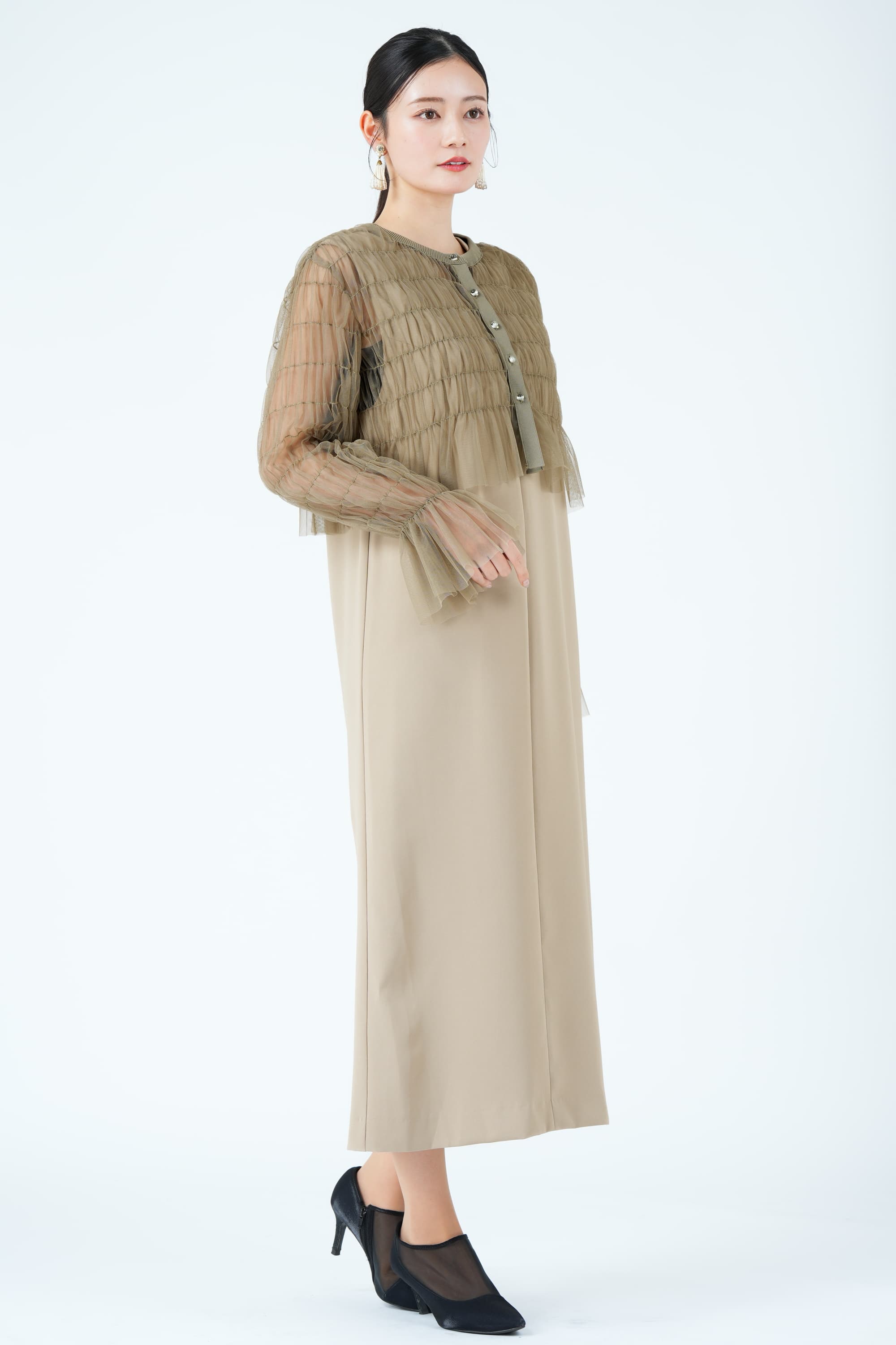 シャーリングチュールブラウス付きベージュドレス