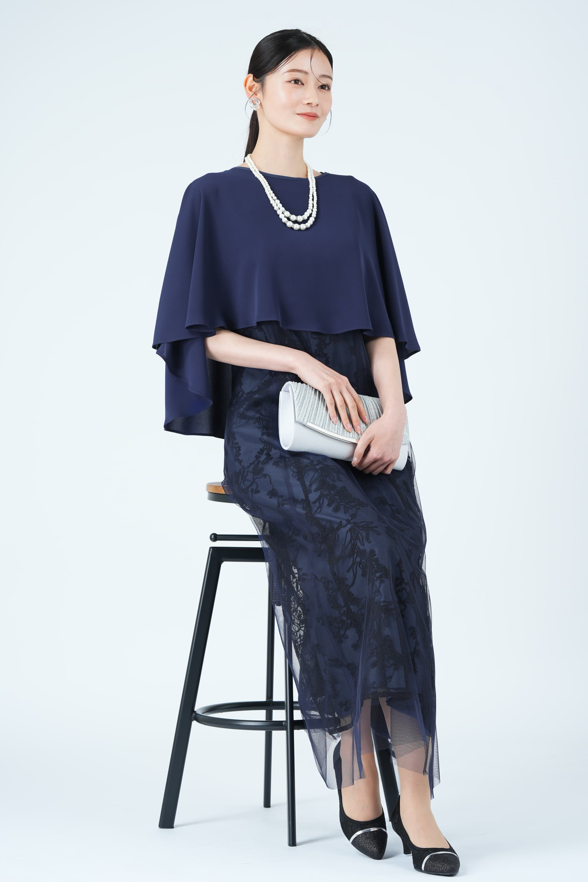 シフォンケープ&times;コード刺繍ネイビードレス