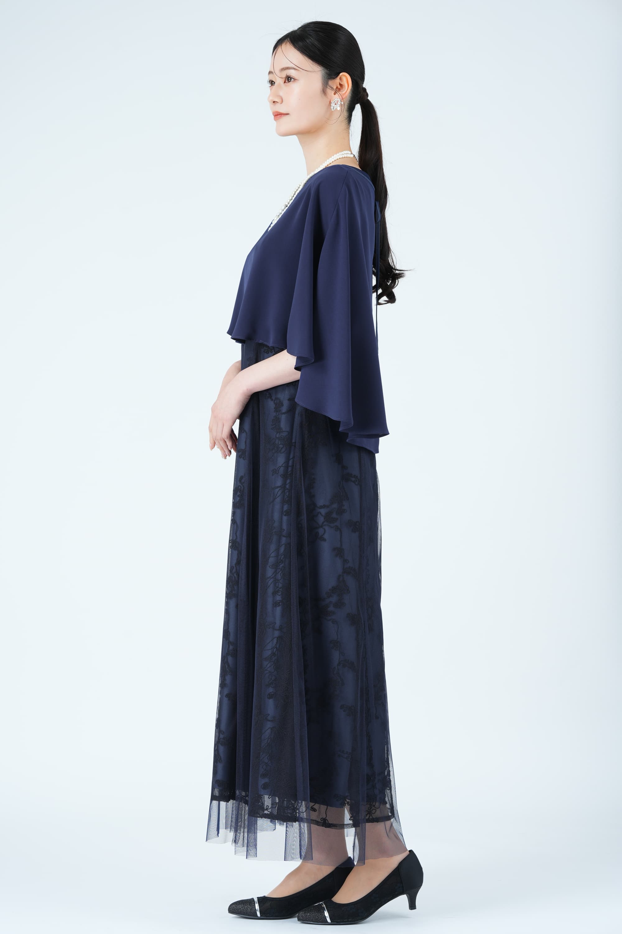 シフォンケープ&times;コード刺繍ネイビードレス