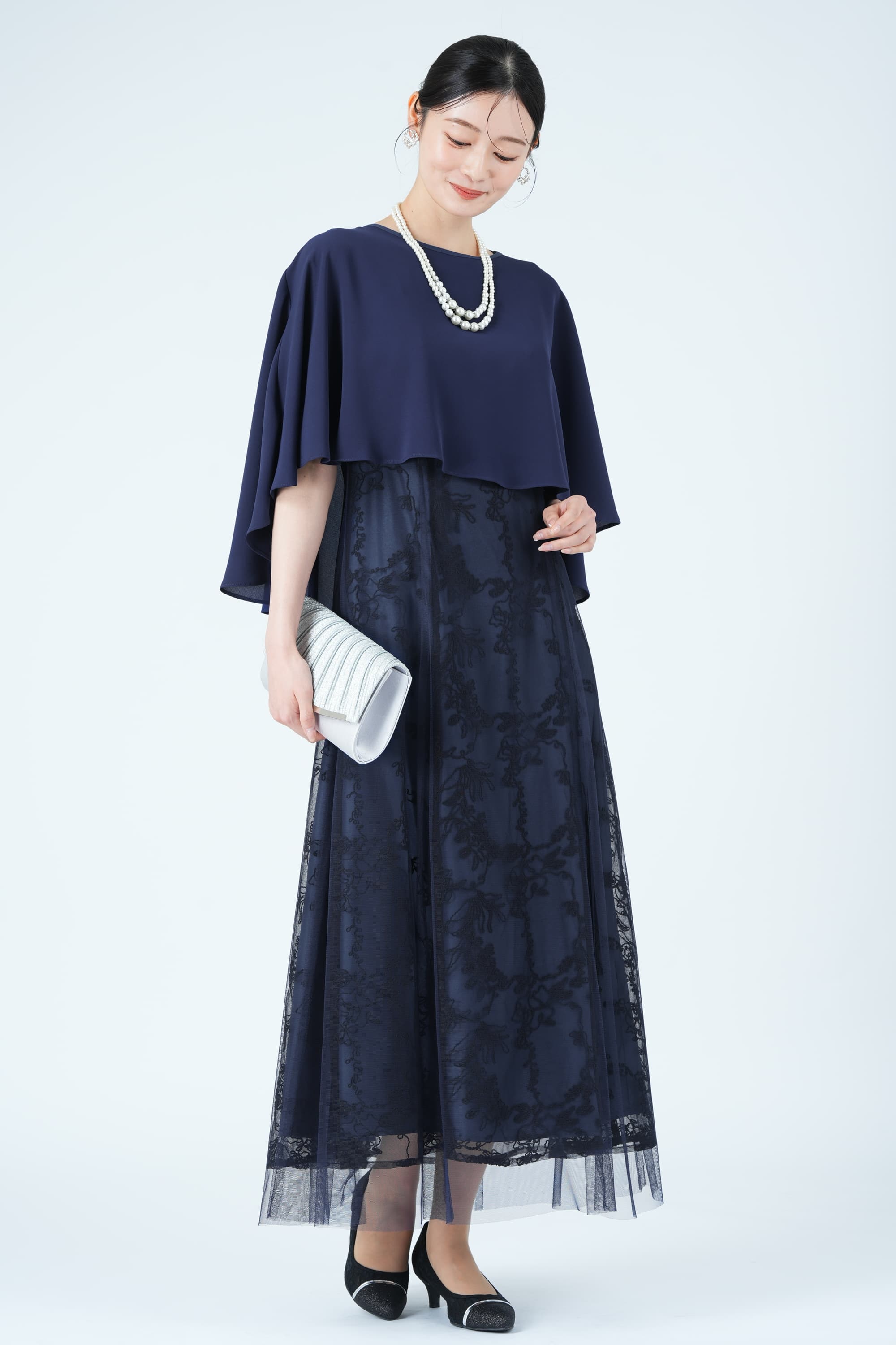 シフォンケープ&times;コード刺繍ネイビードレス