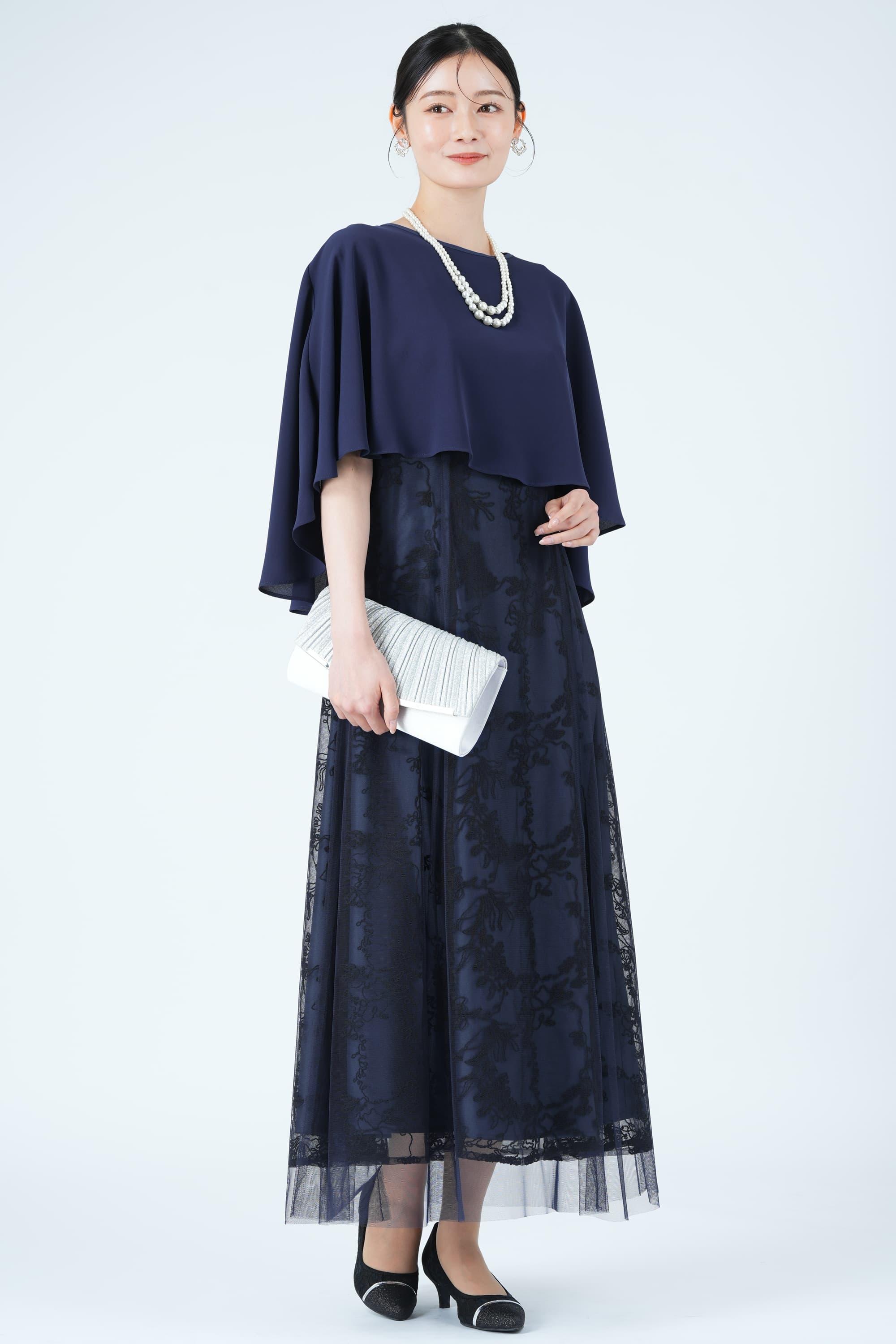シフォンケープ&times;コード刺繍ネイビードレス