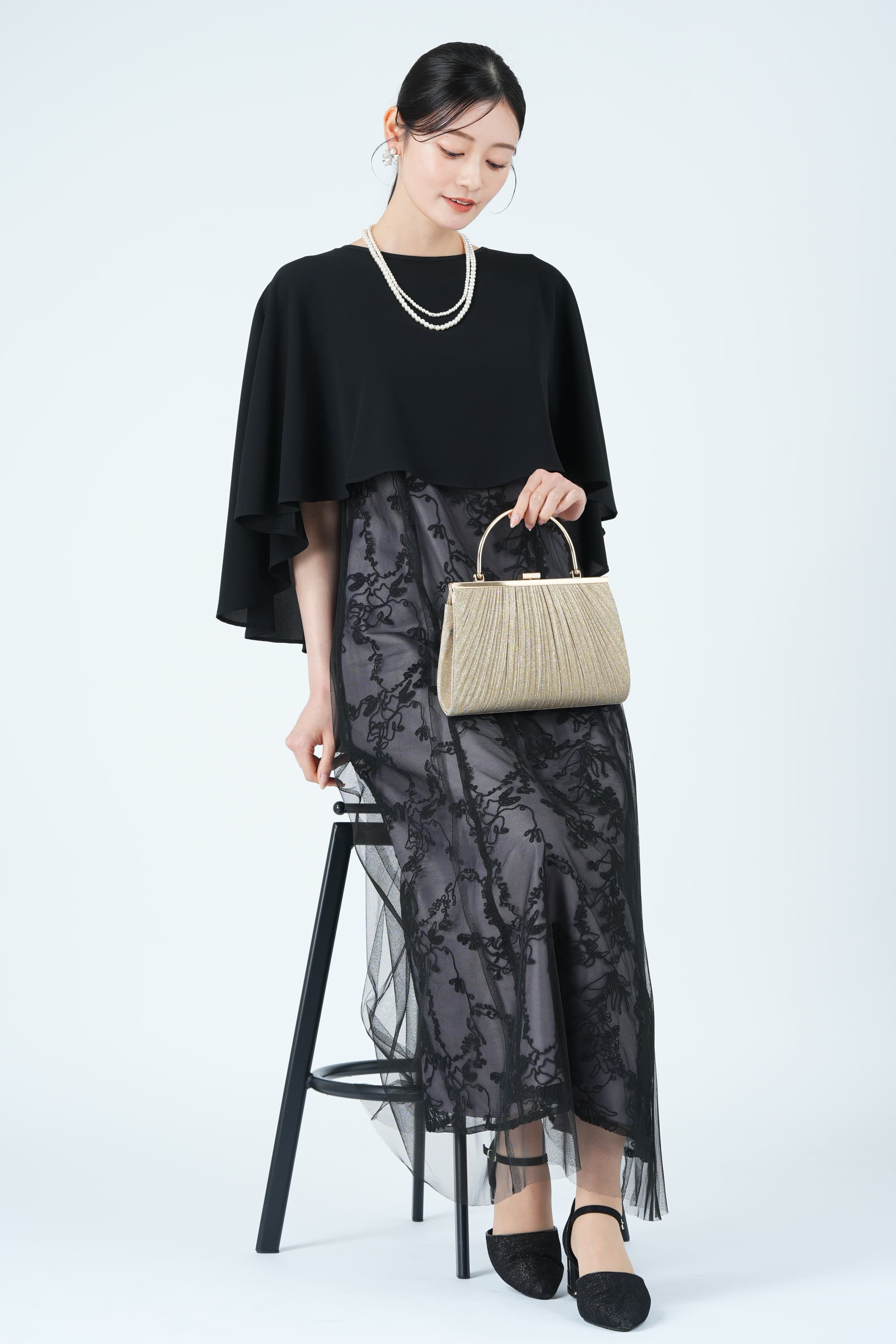 LACOUPE シフォンケープ×コード刺繍ブラックドレス (LL〜3L) を