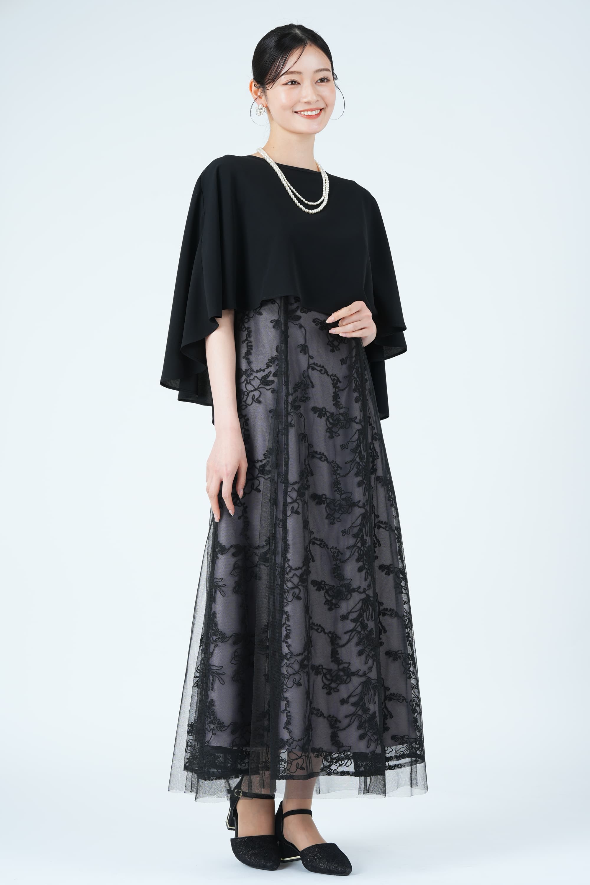 LACOUPE シフォンケープ×コード刺繍ブラックドレス (M〜L) をレンタル