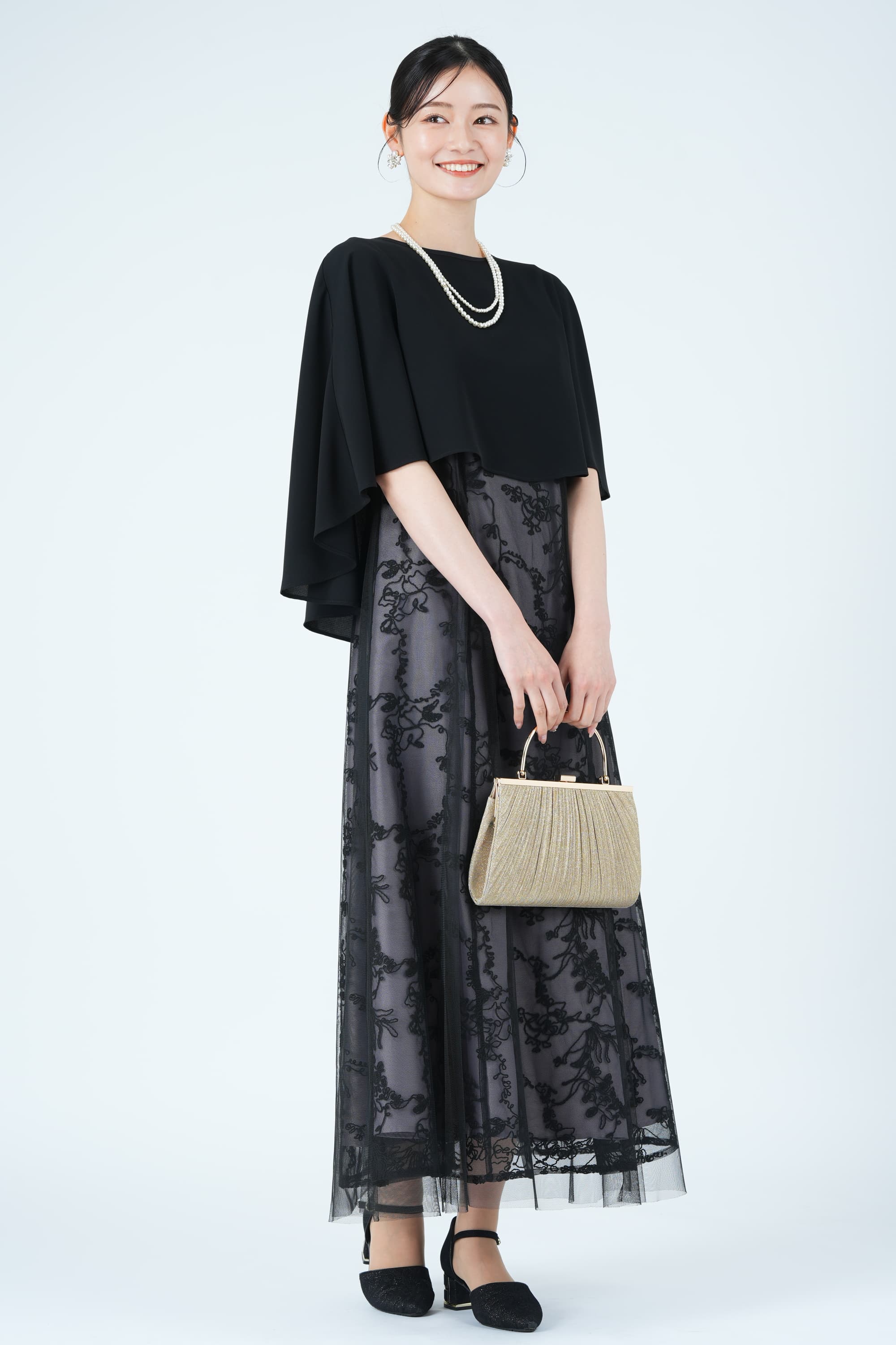 シフォンケープ&times;コード刺繍ブラックドレス