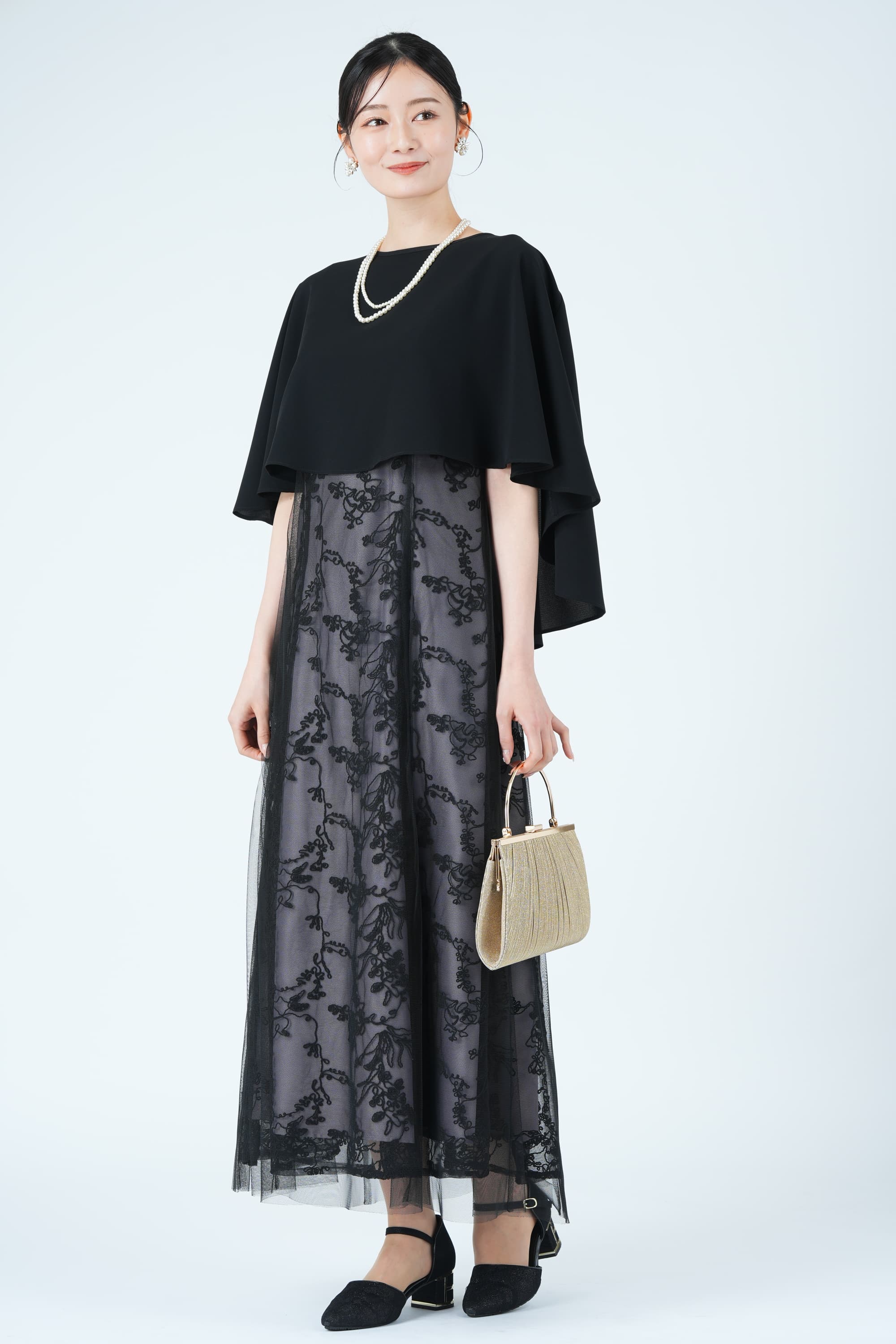 シフォンケープ&times;コード刺繍ブラックドレス