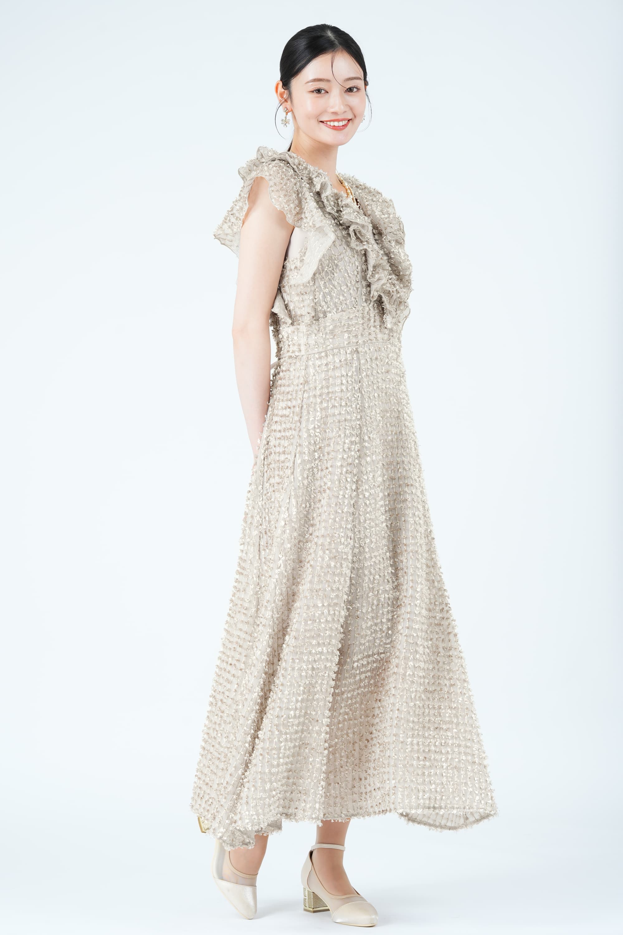 起毛フリンジフリルグレージュドレス