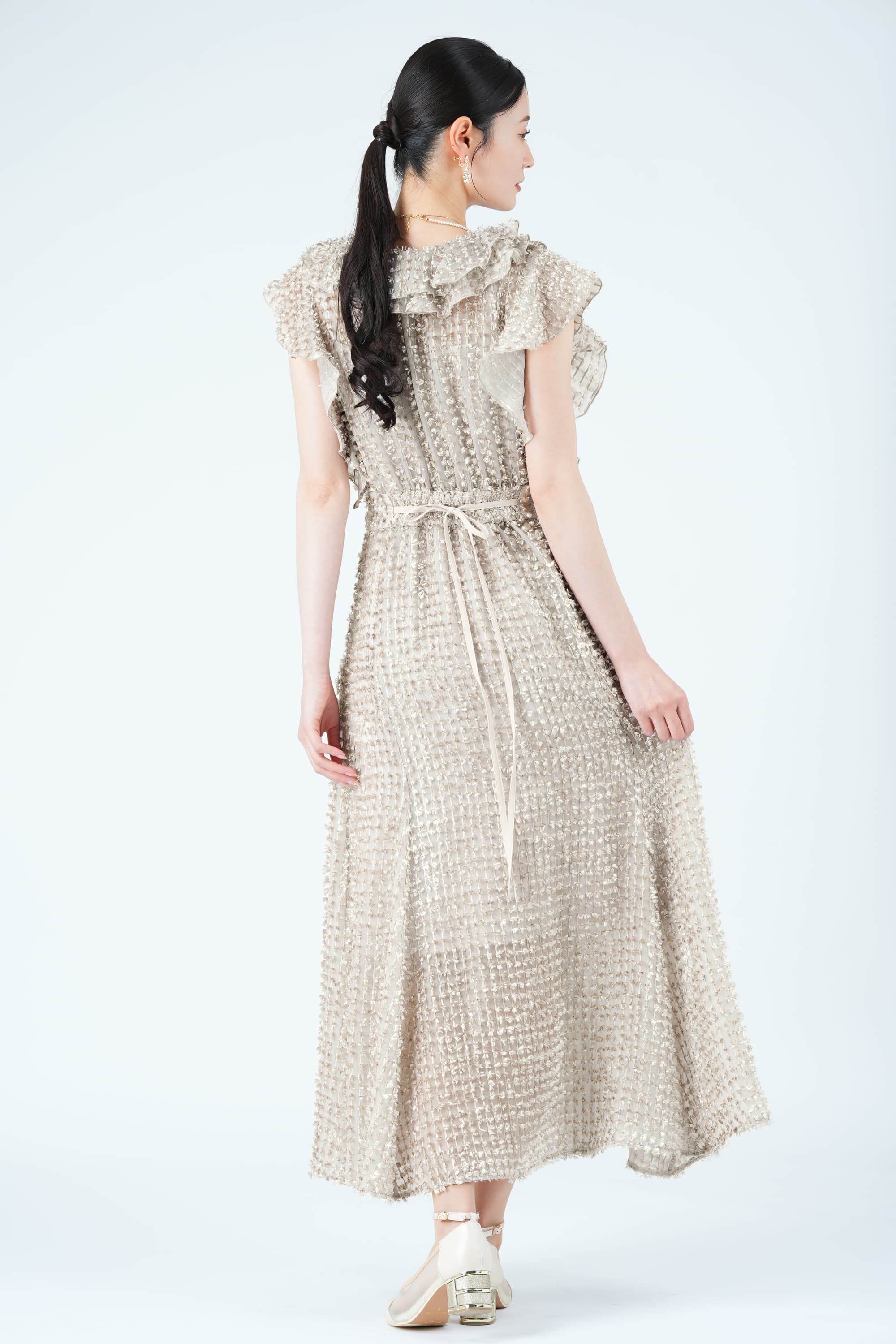 起毛フリンジフリルグレージュドレス