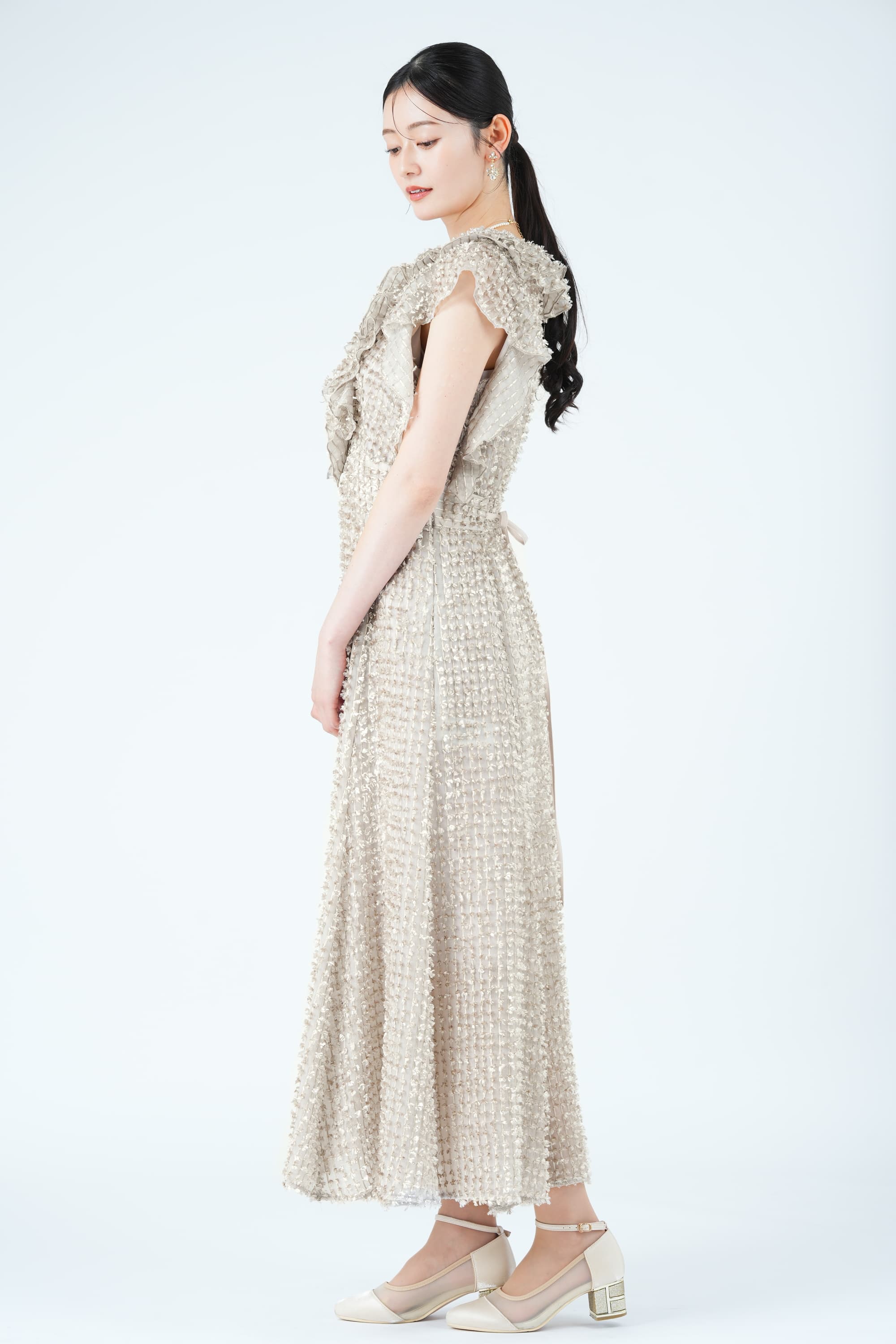 起毛フリンジフリルグレージュドレス