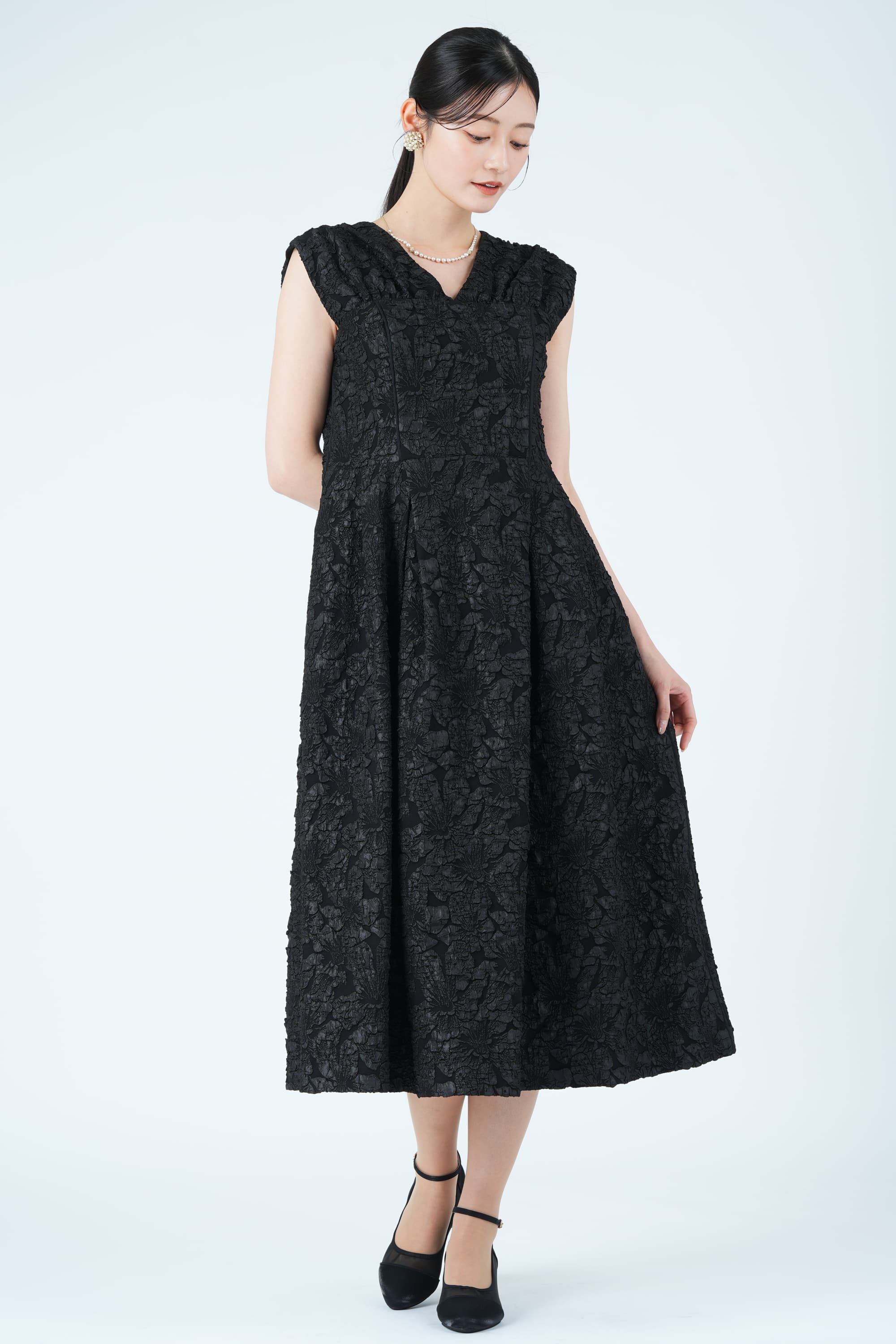 ブラックフラワー柄パーティードレス UNITED ARROWS フラワー柄ふくれジャガードブラックドレス (M) を
