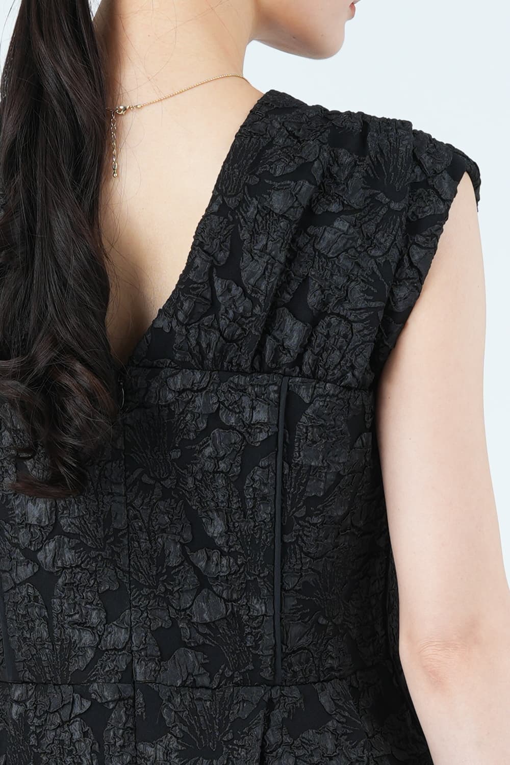 フラワー柄ふくれジャガードブラックドレス