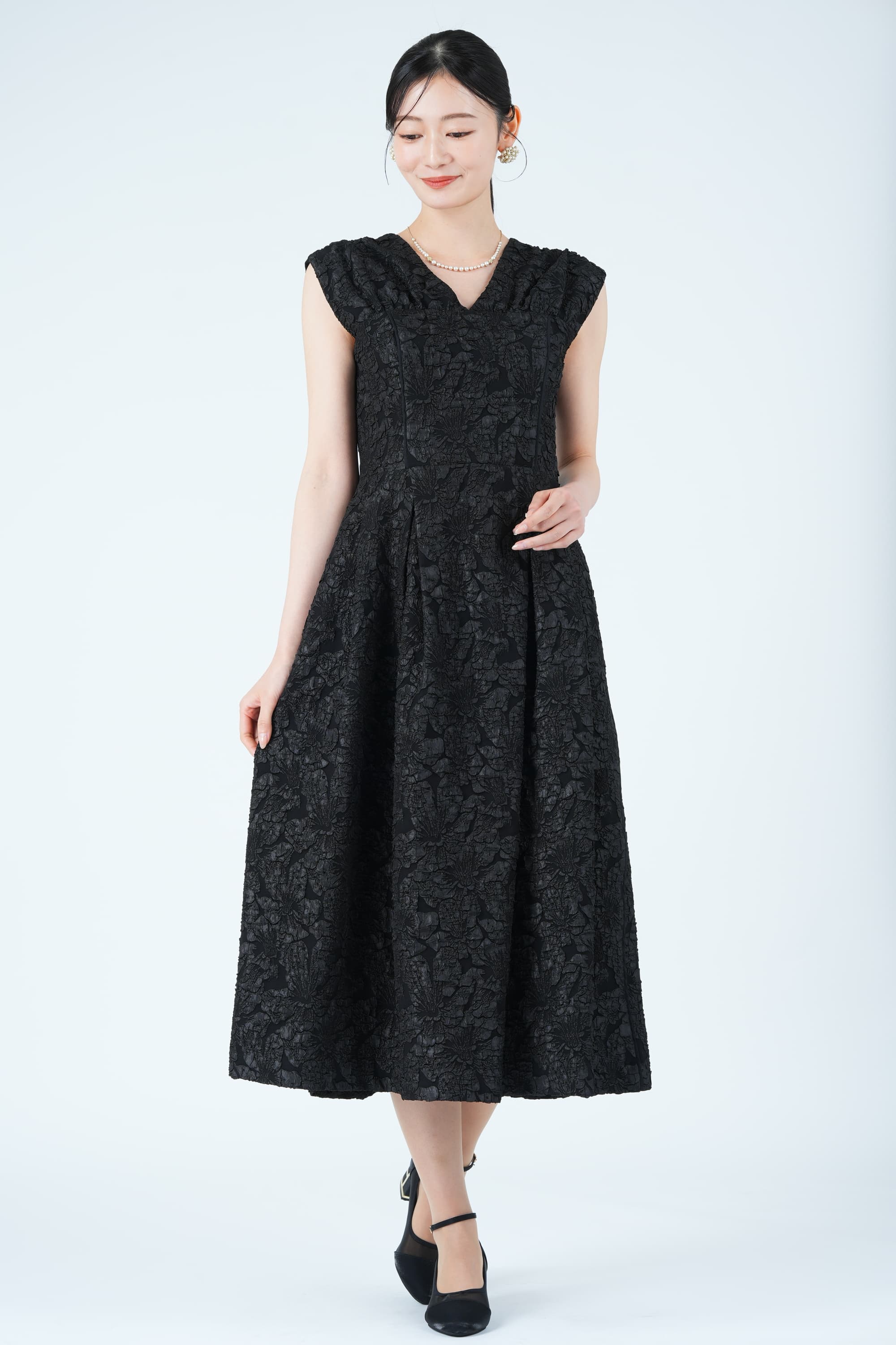 UNITED ARROWS フラワー柄ふくれジャガードブラックドレス (M) を