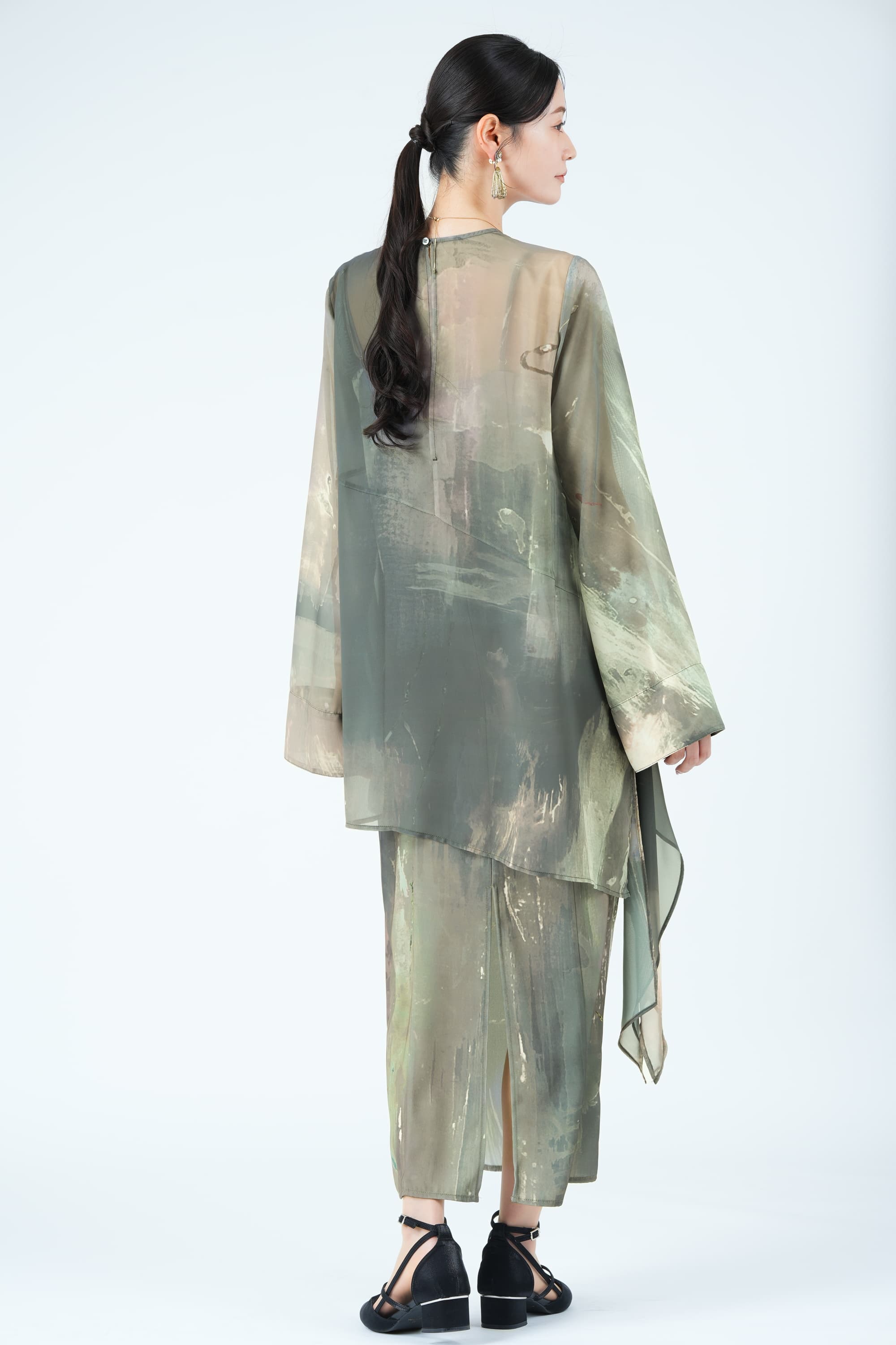 ペイントアート柄レイヤードカーキドレス