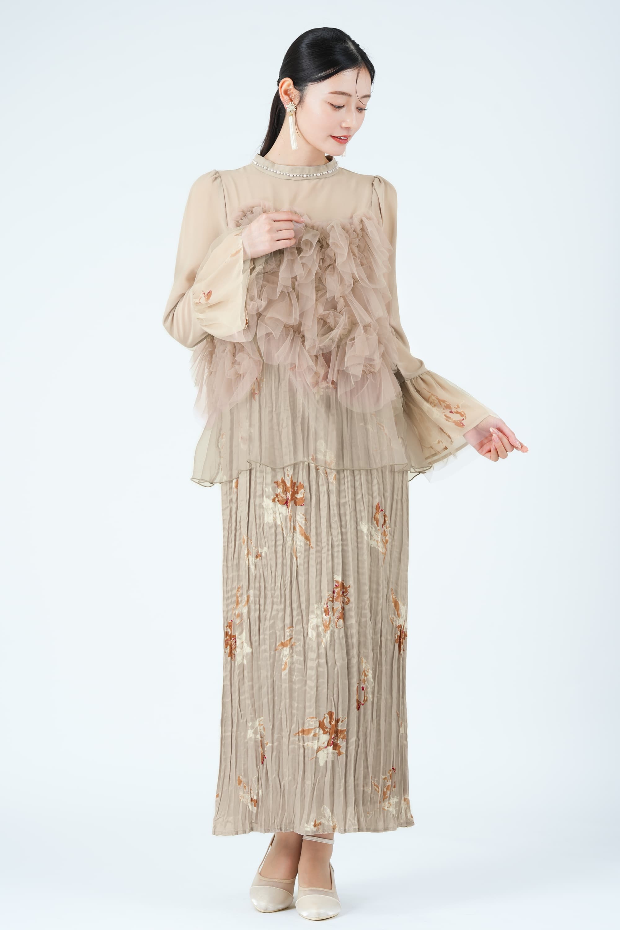 ニュアンスフラワー柄プリーツピンクベージュドレス