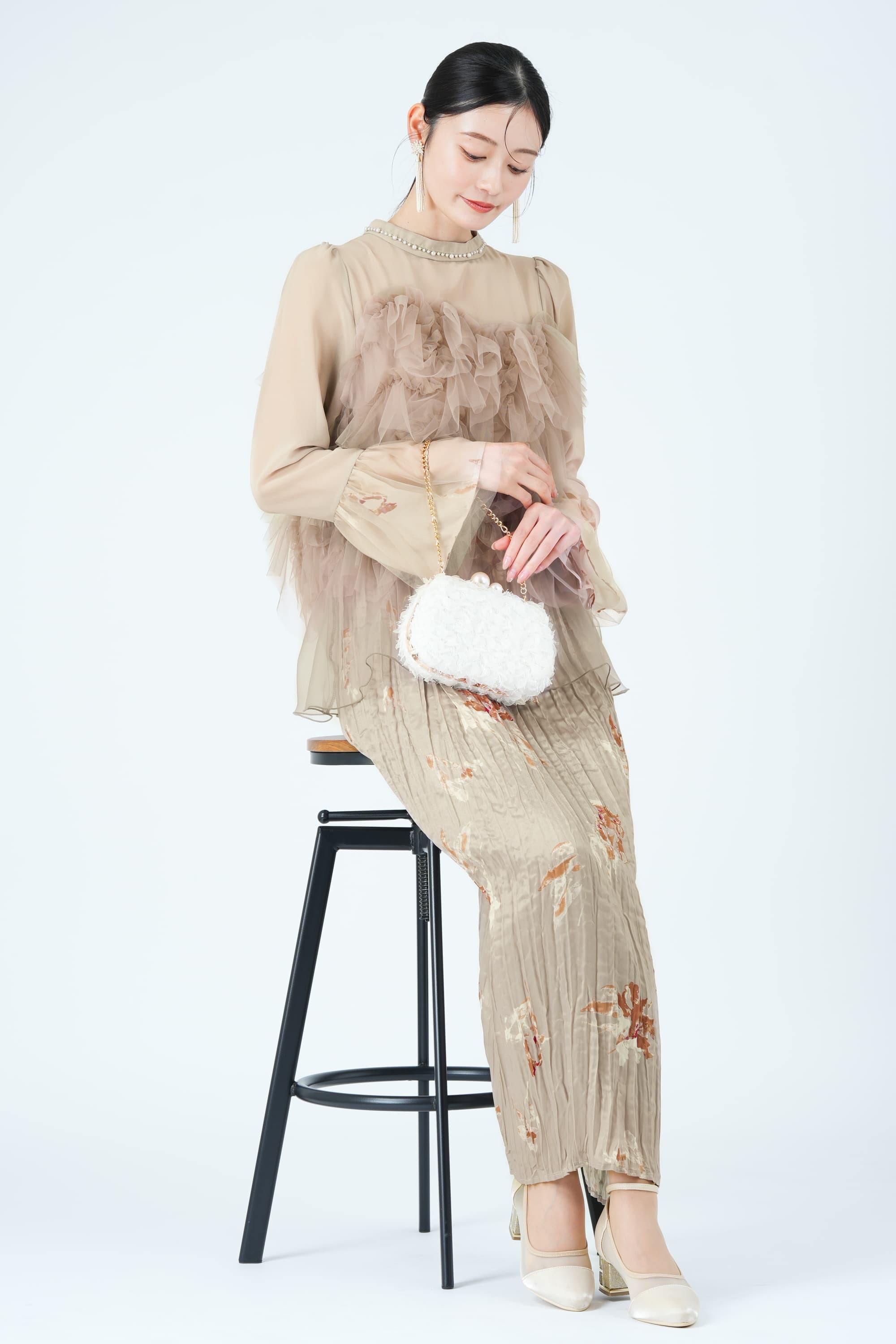 ニュアンスフラワー柄プリーツピンクベージュドレス