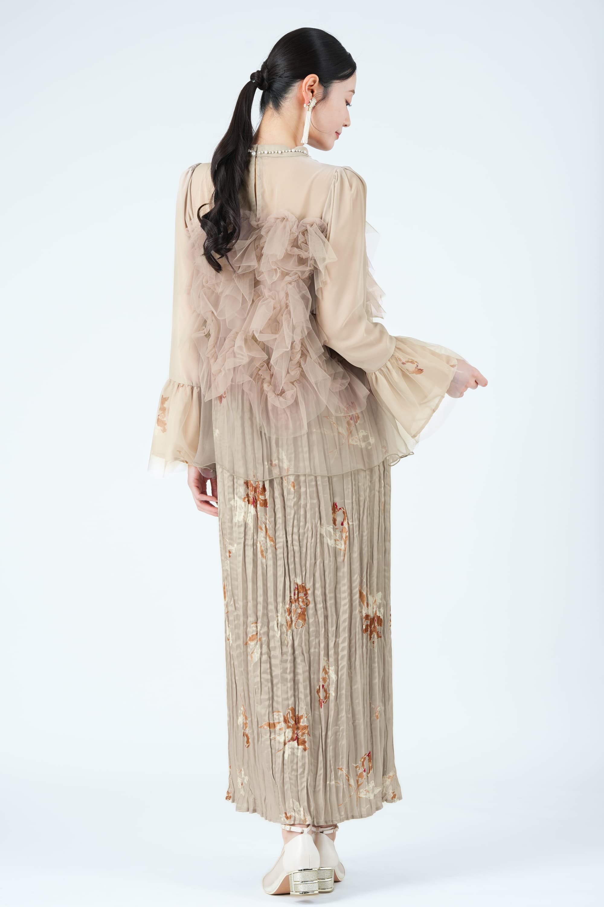 ニュアンスフラワー柄プリーツピンクベージュドレス