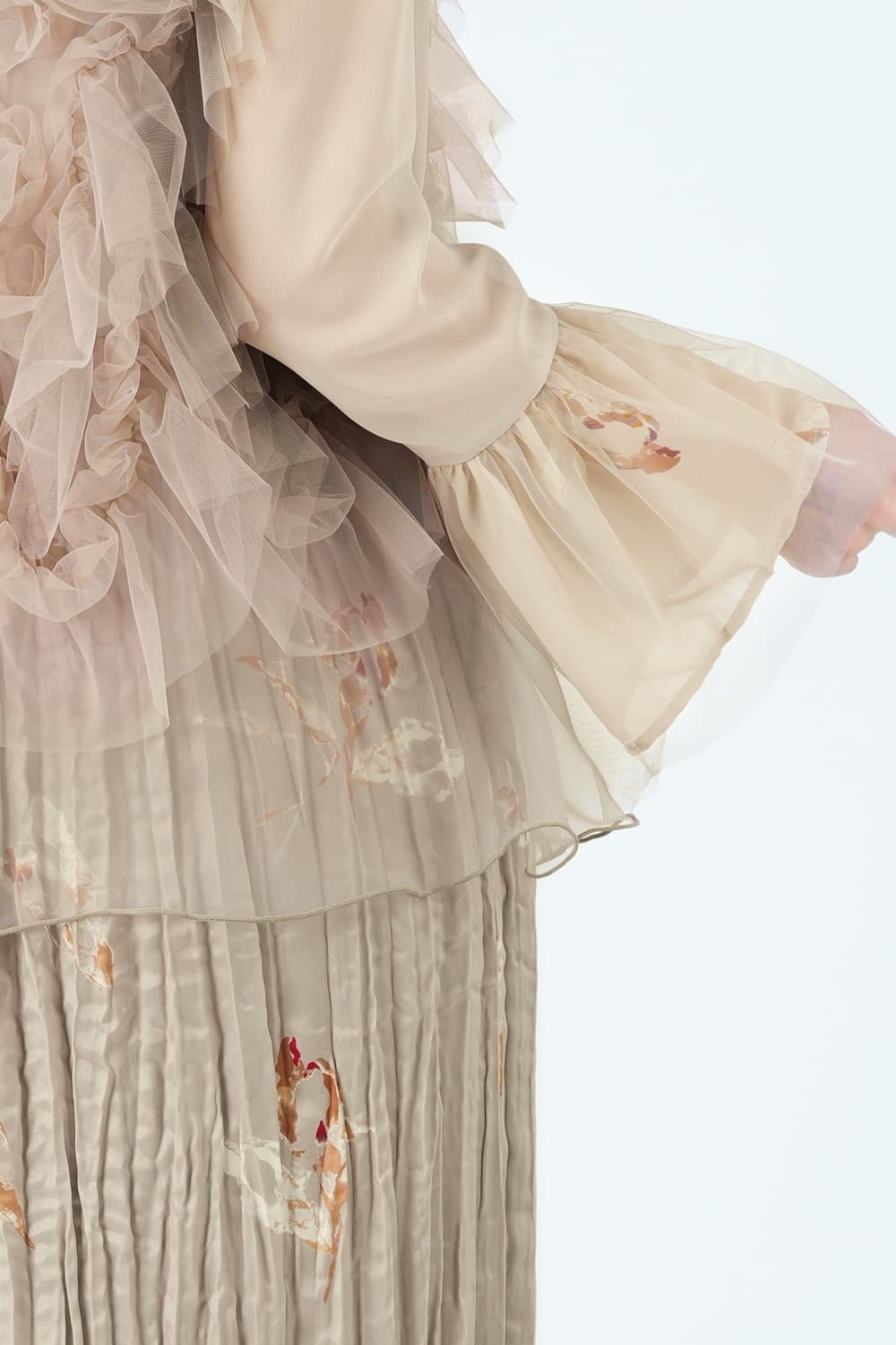 ニュアンスフラワー柄プリーツピンクベージュドレス